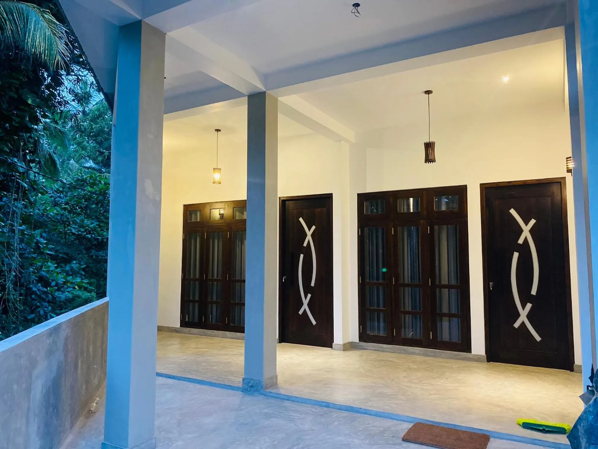 Facade/entrance in LaRoy Mirissa