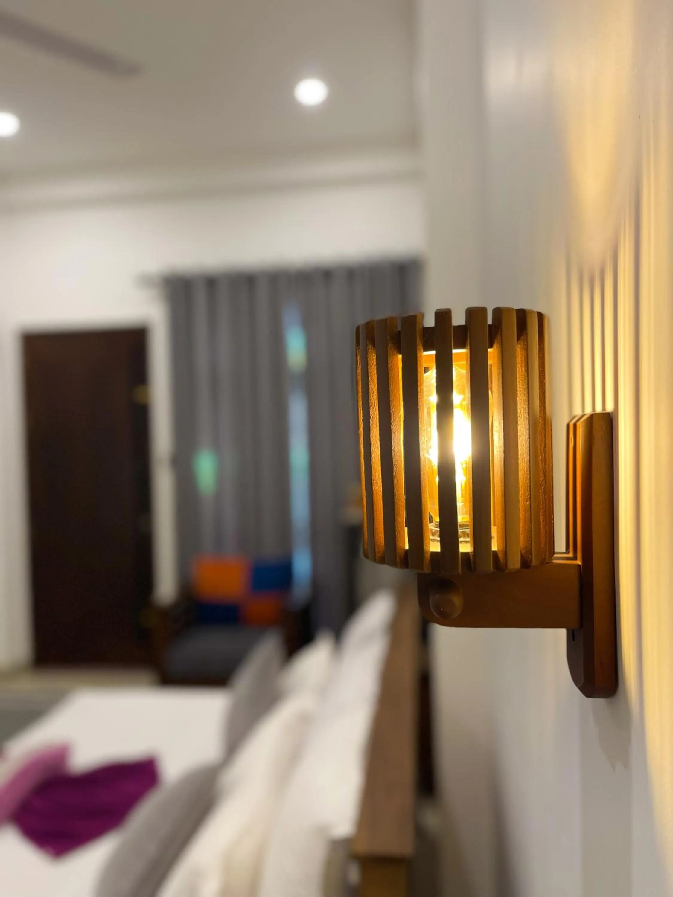 Photo of the whole room, Bed in LaRoy Mirissa