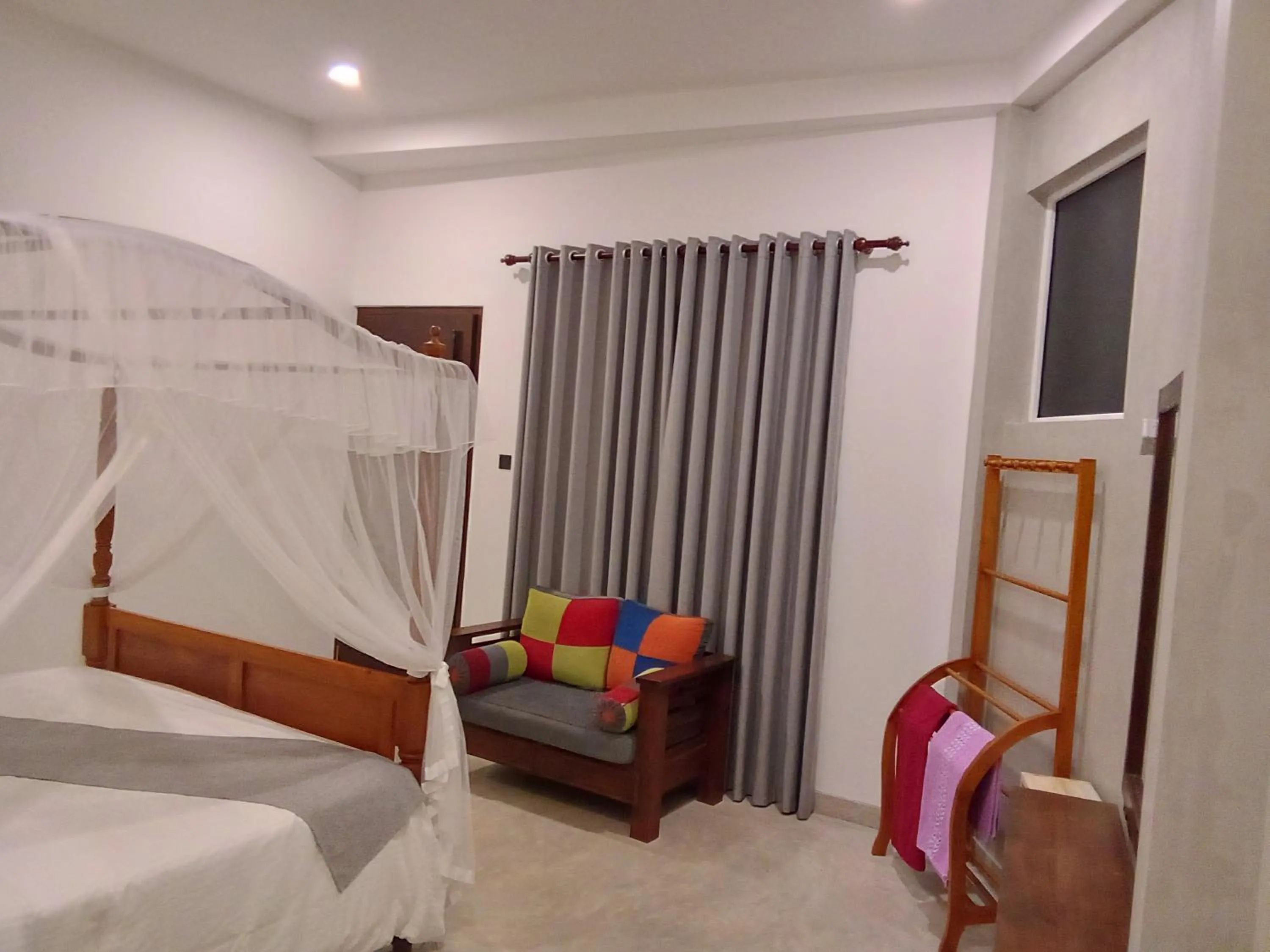 Bed in LaRoy Mirissa