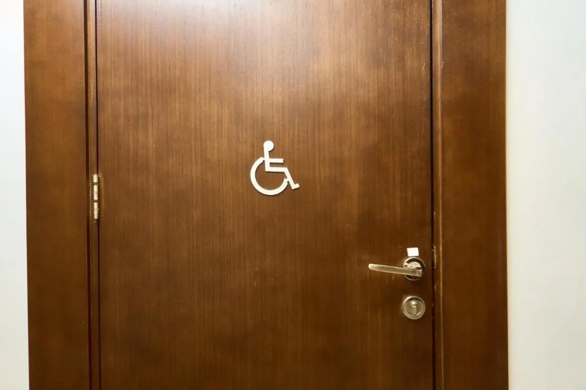 Facility for disabled guests in Selat Al Bait Hotel