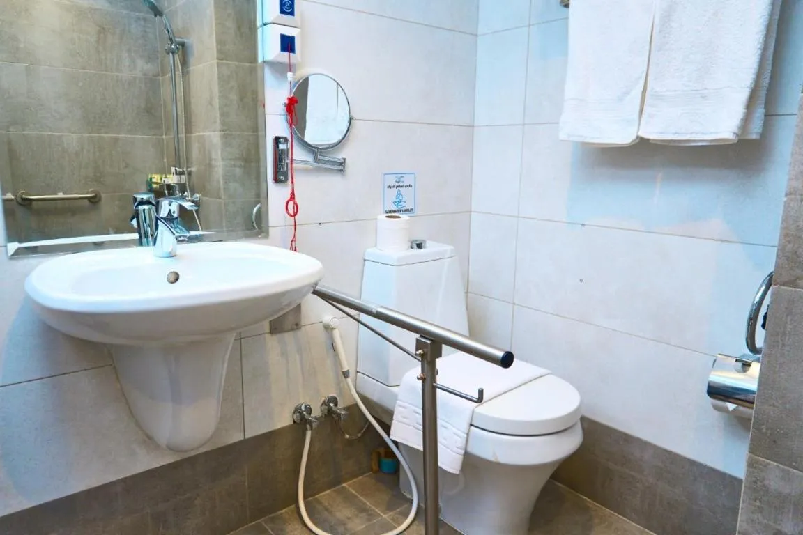 Shower in Selat Al Bait Hotel