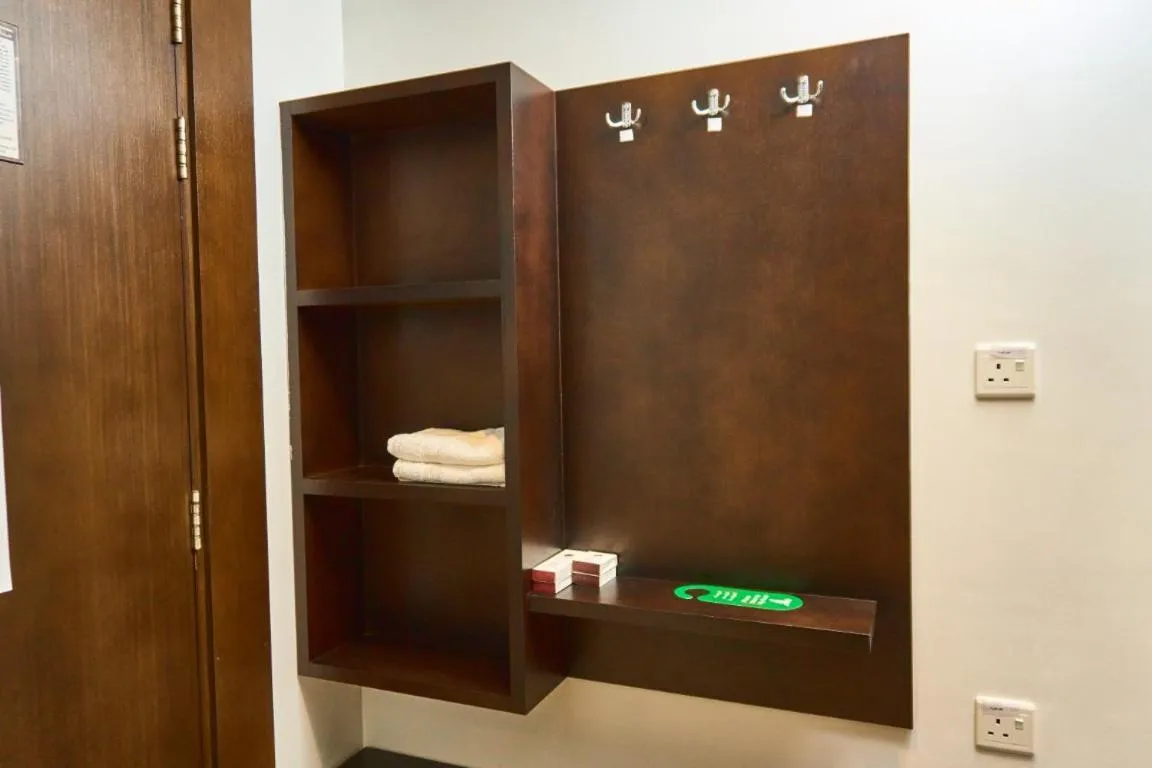 wardrobe in Selat Al Bait Hotel