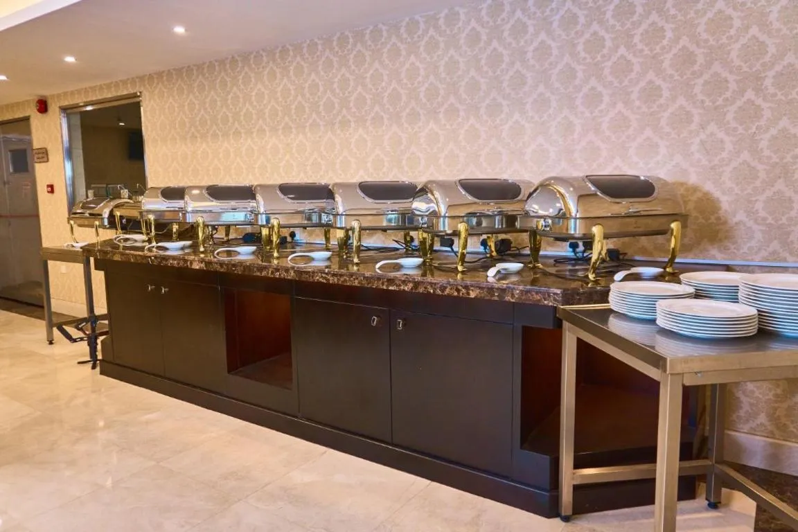 Restaurant/places to eat in Selat Al Bait Hotel