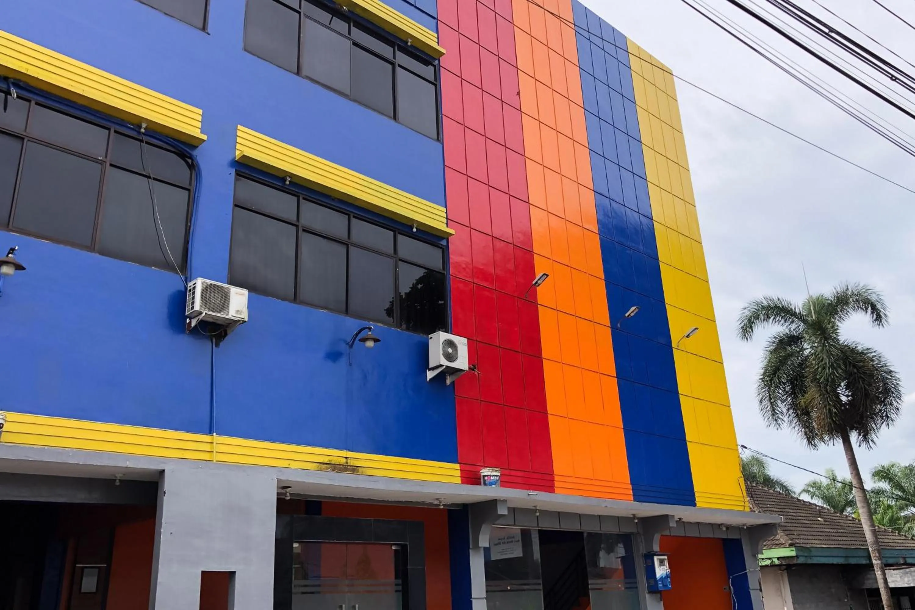 Facade/entrance in Hotel Mulia Tiza Binjai RedPartner