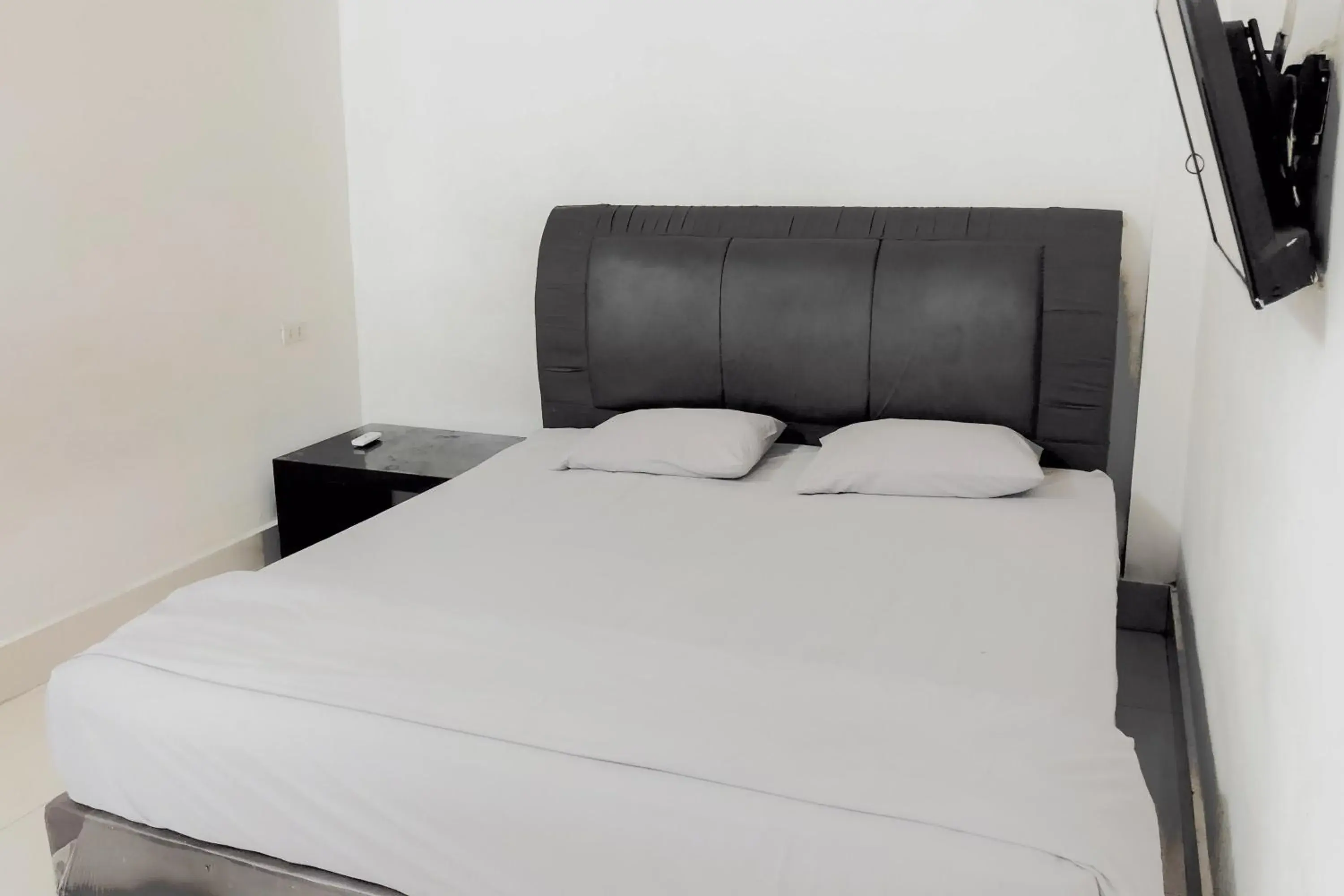 Bedroom, Bed in Hotel Mulia Tiza Binjai RedPartner Bedroom, Bed in Hotel Mulia Tiza Binjai RedPartner