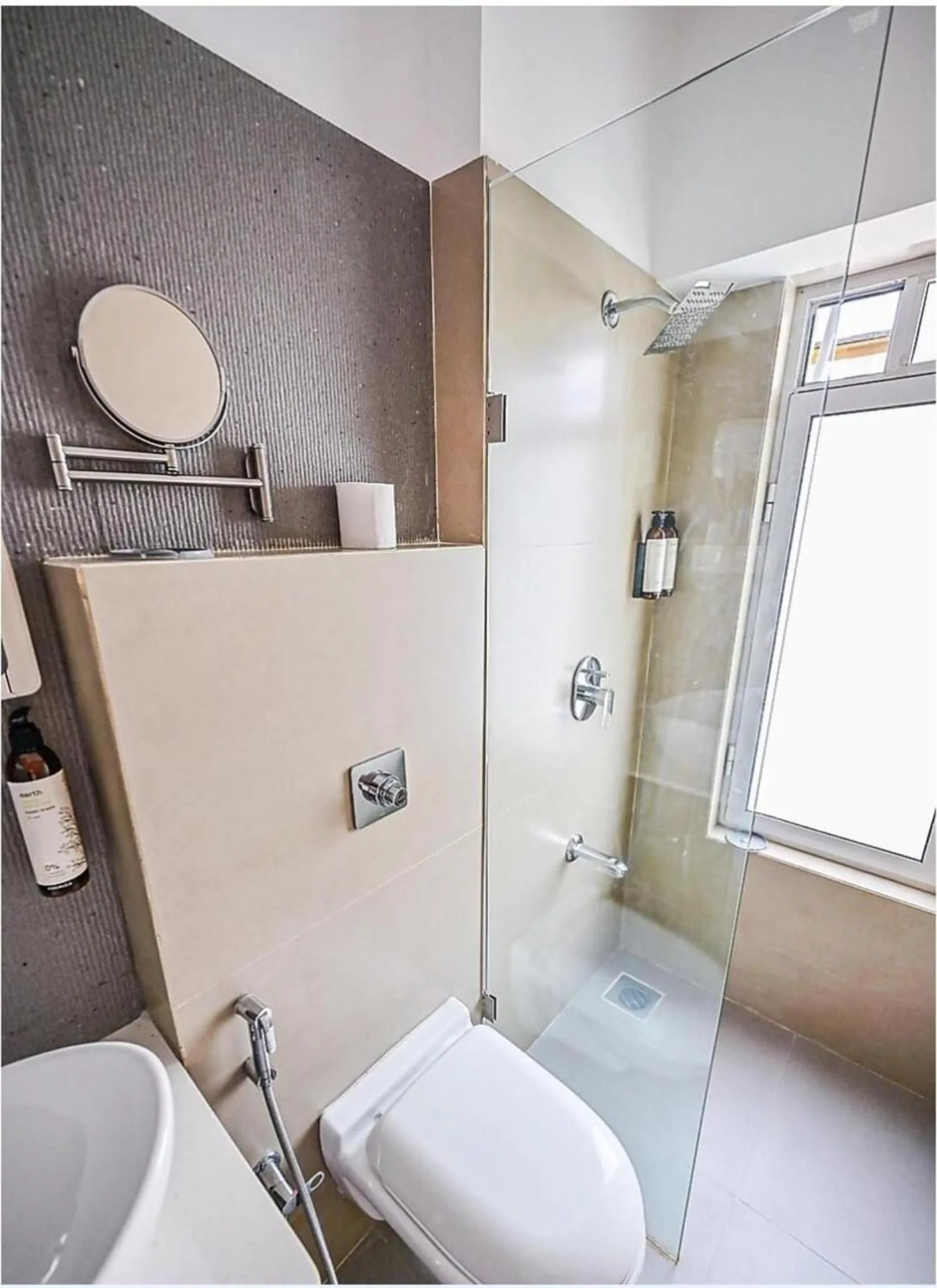 Shower in Indie Stays Studios, Chembur