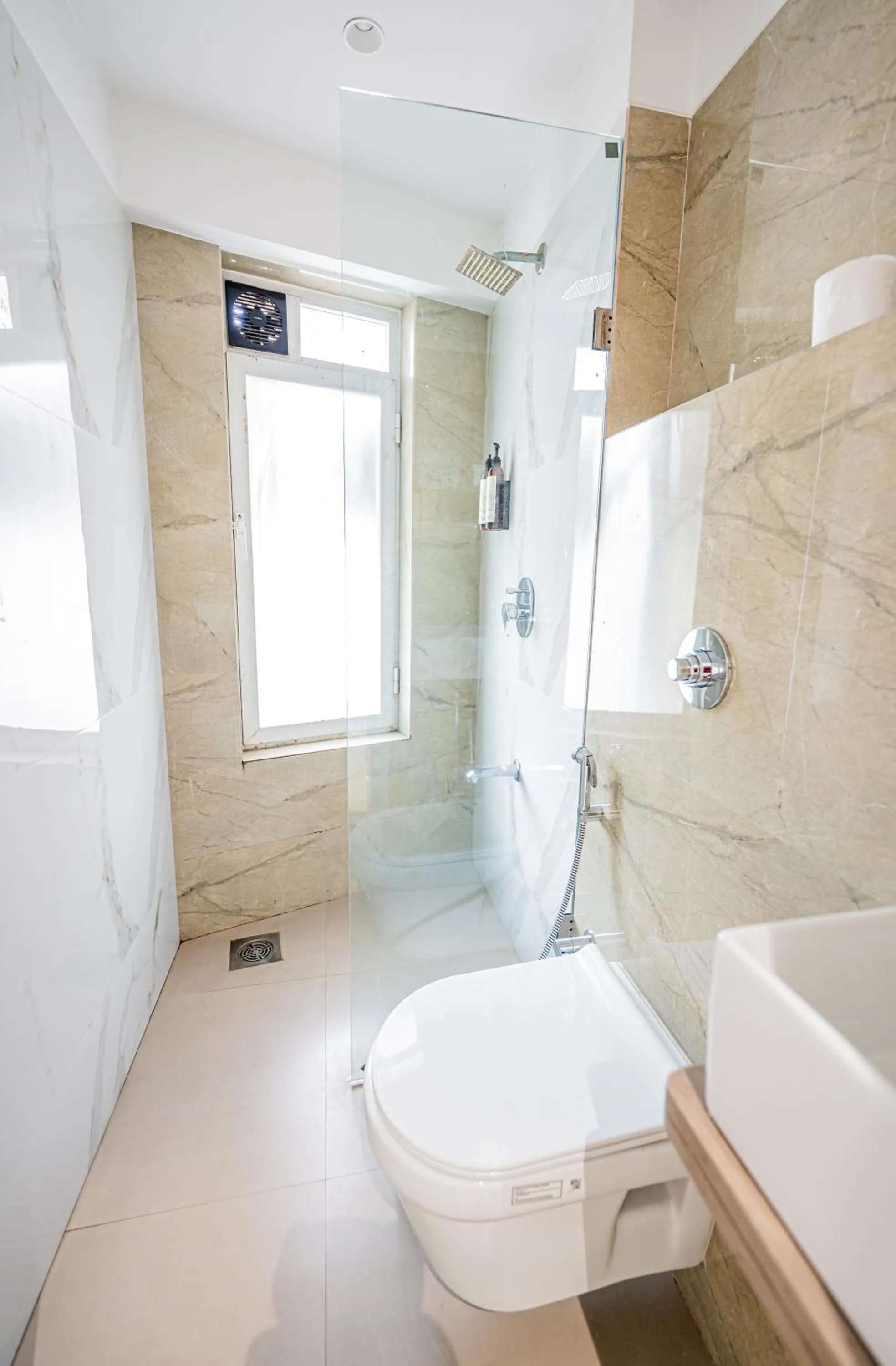Shower in Indie Stays Studios, Chembur