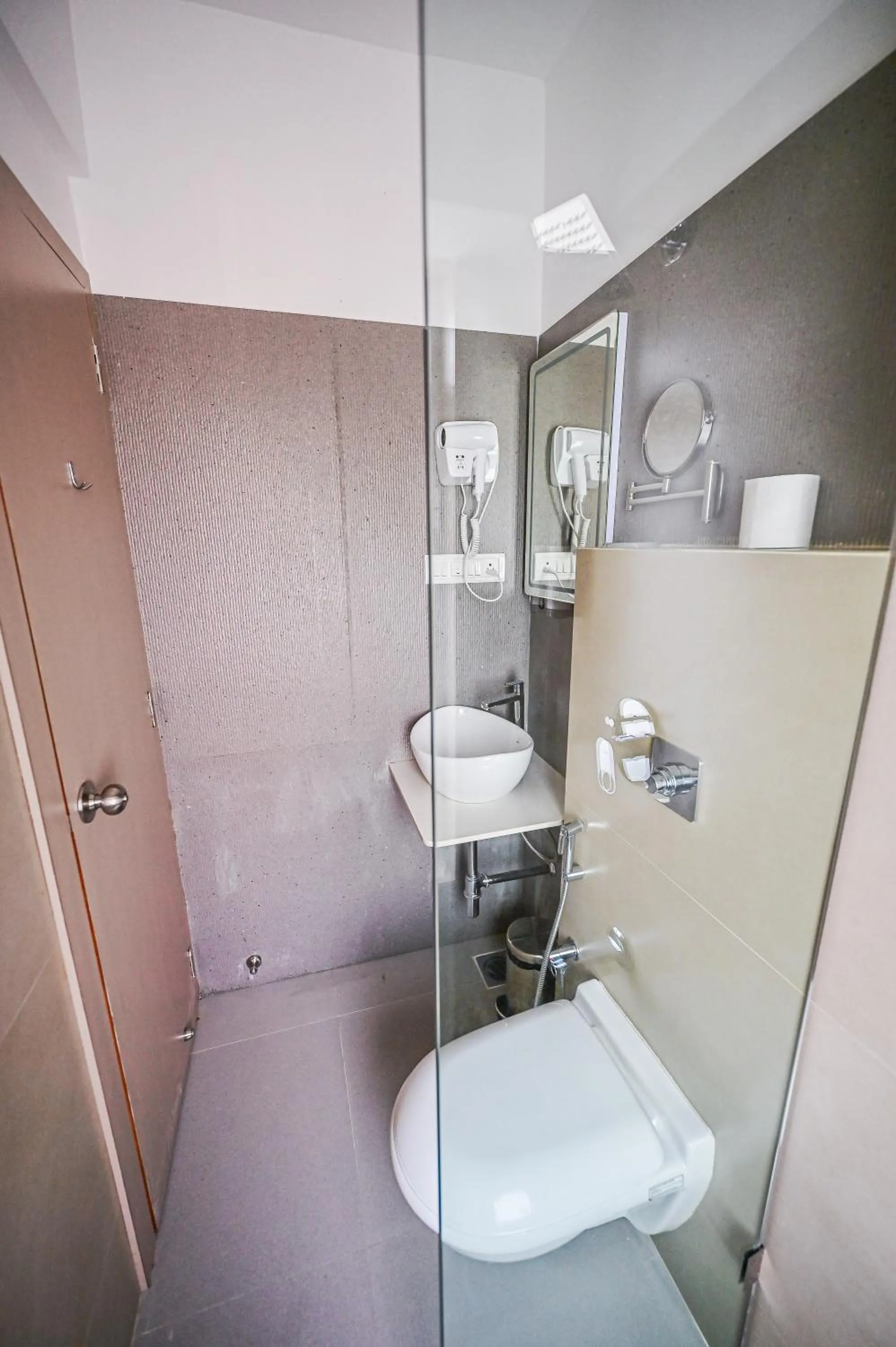 Toilet in Indie Stays Studios, Chembur