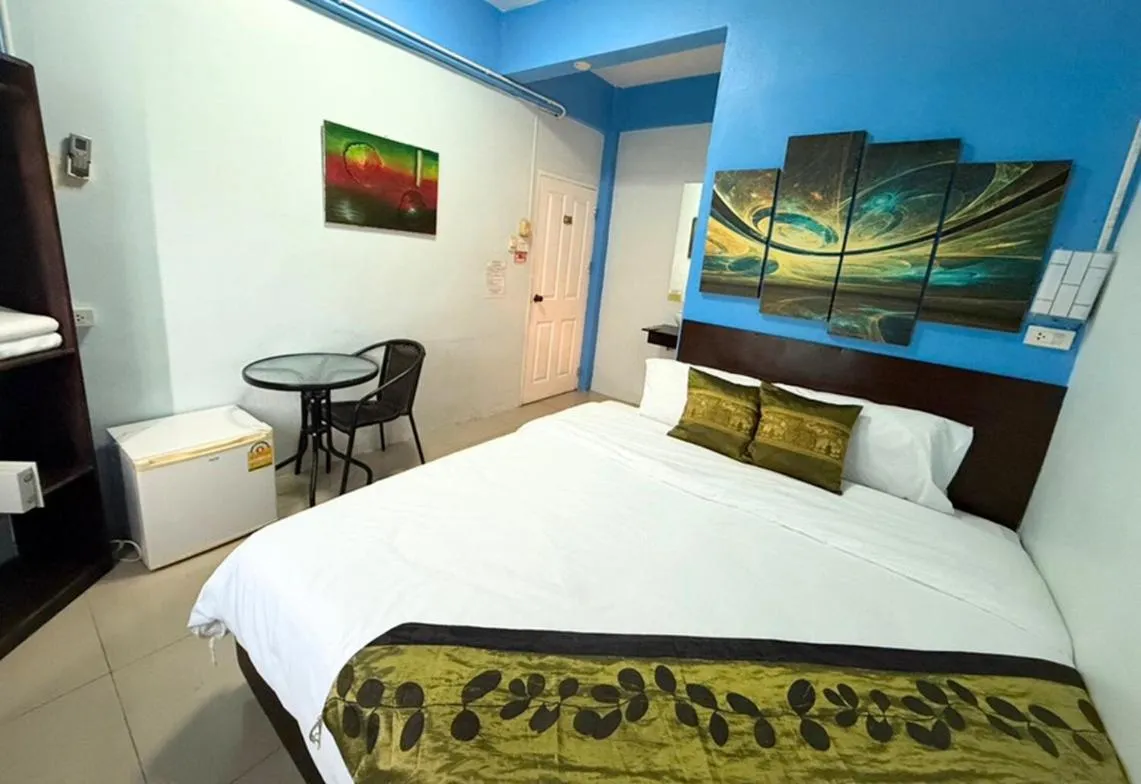 Living room, Bed in Greenhouse Bangkok Khaosan