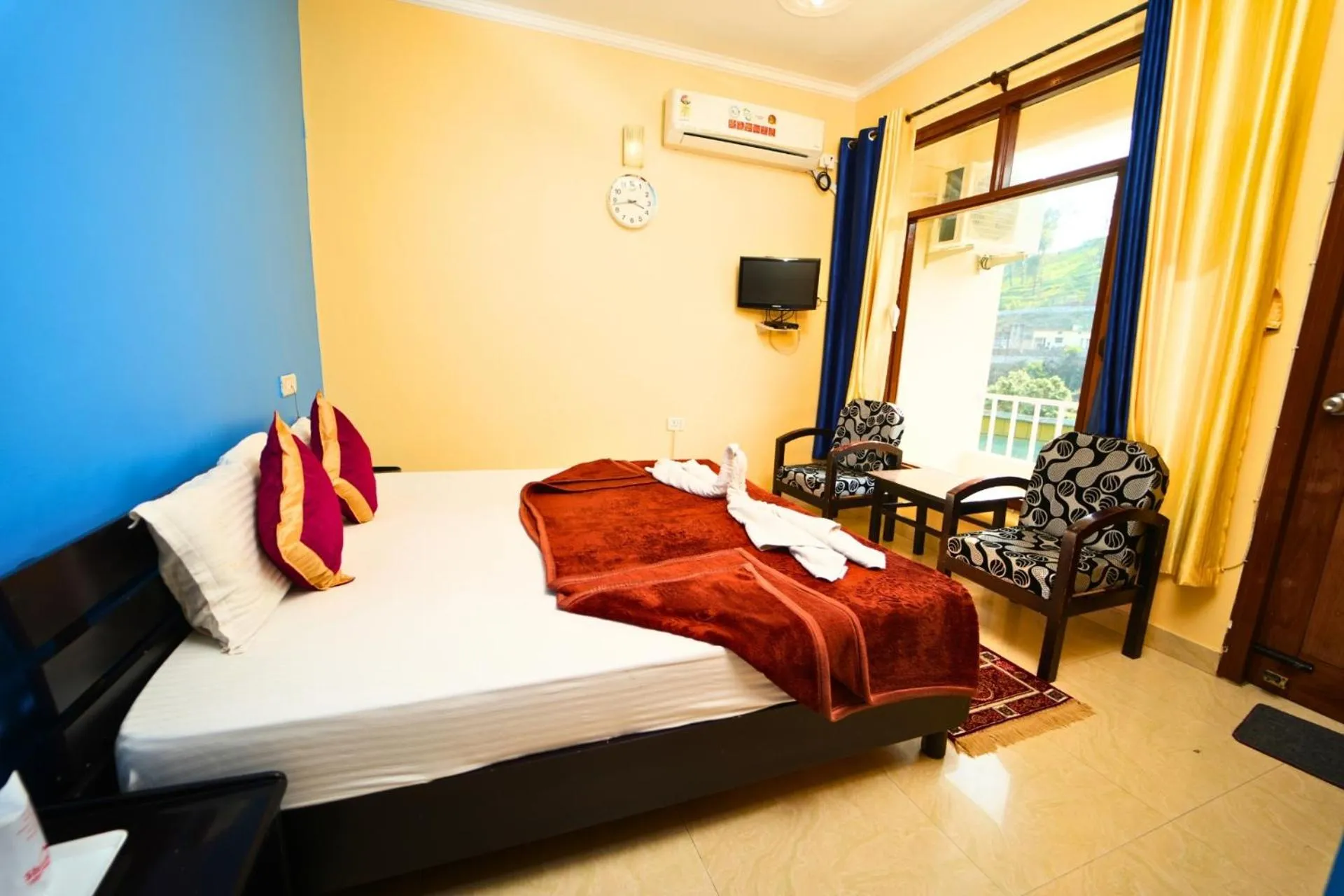 Bed in Shivalik River Retreat