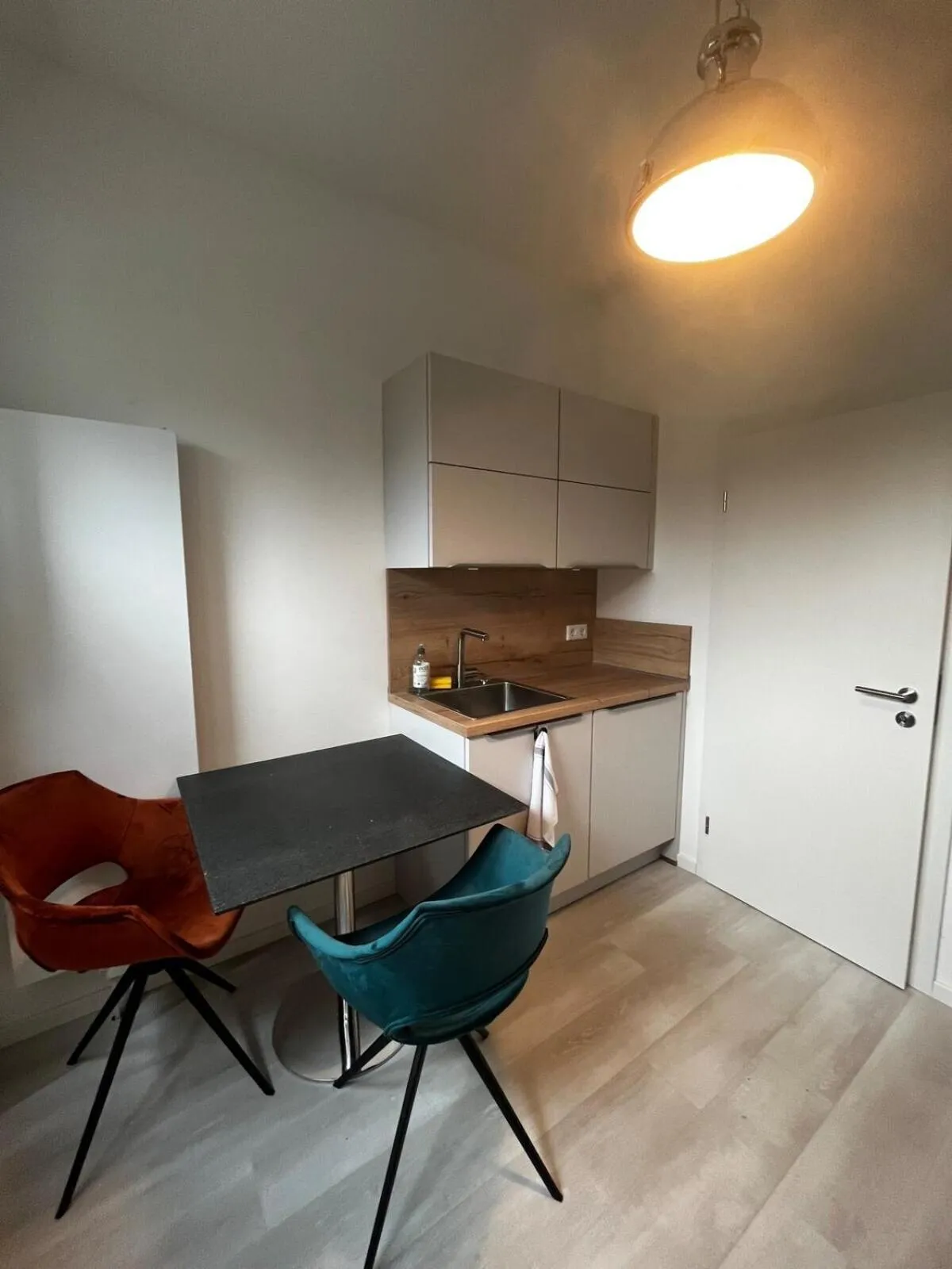 Kitchen or kitchenette in Lisboa: Messe/Business/FeWo DUS
