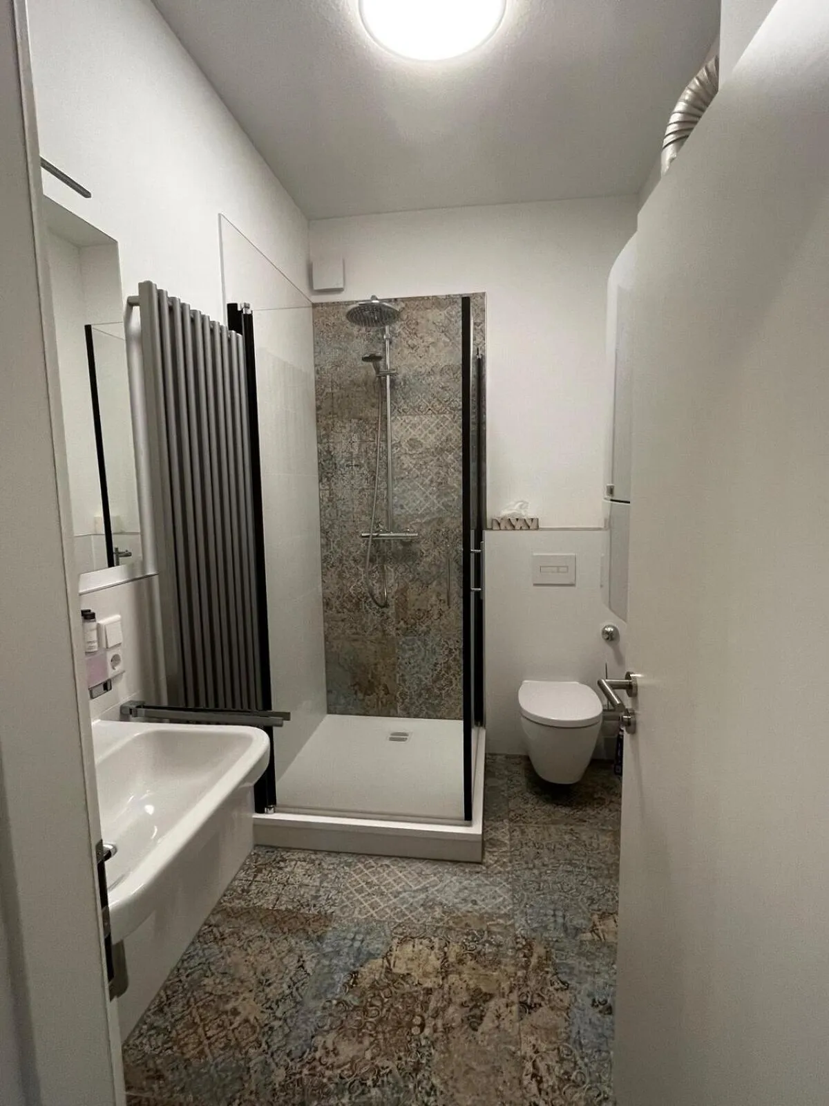 Bathroom in Lisboa: Messe/Business/FeWo DUS