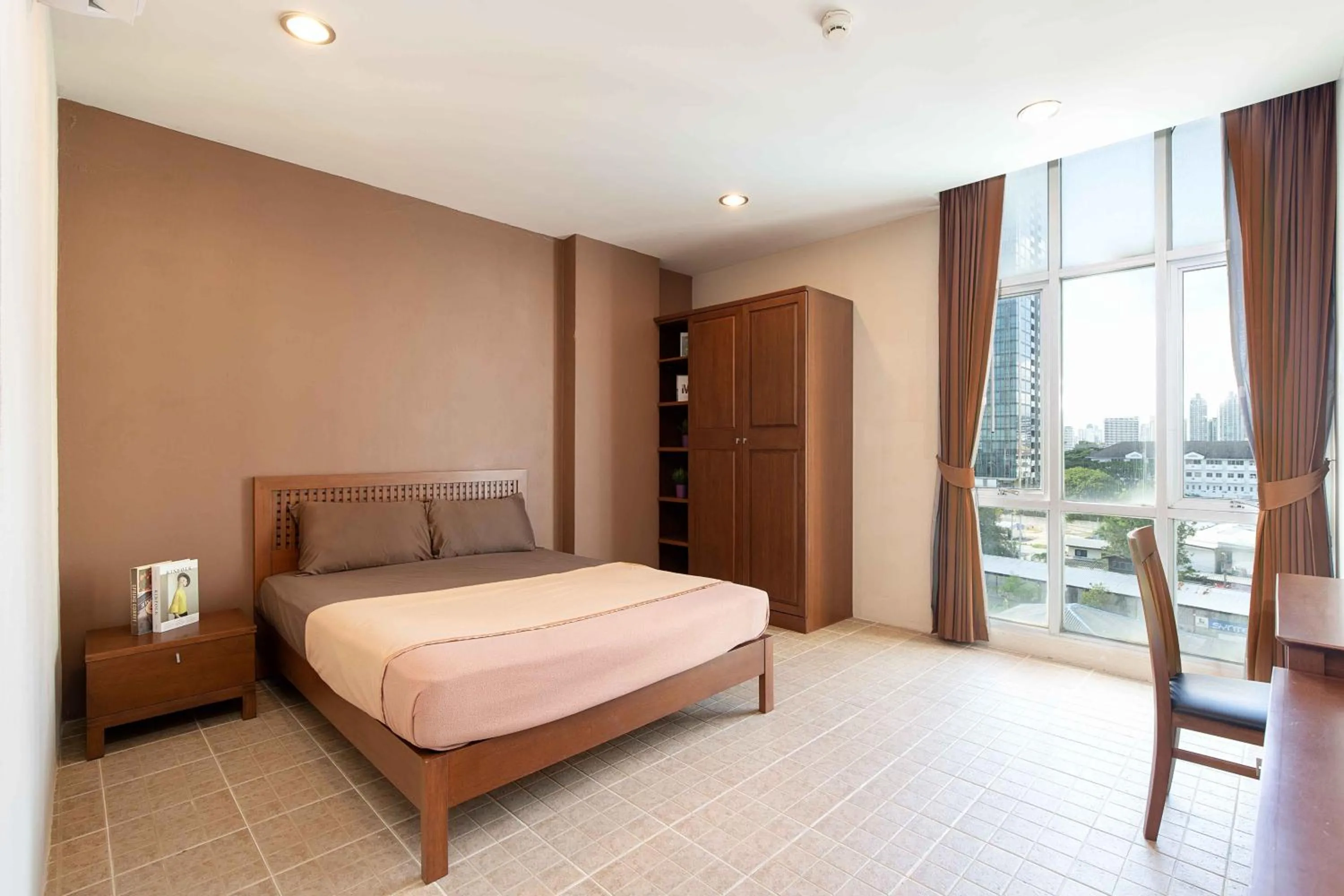 181 Ekkamai Apartment