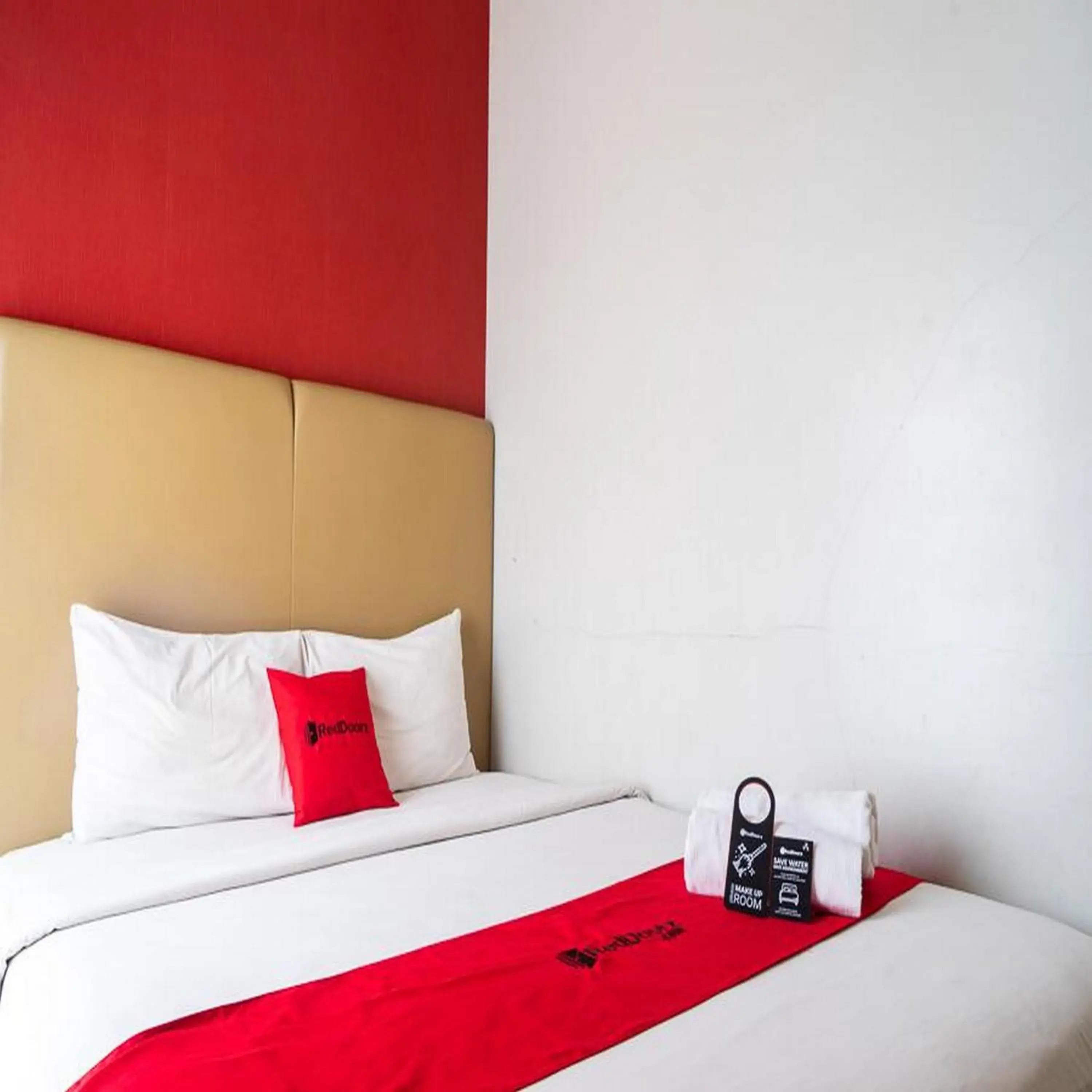 Standard Double Room in RedDoorz Plus at Blue Pacific Blok M Standard Double Room in RedDoorz Plus at Blue Pacific Blok M