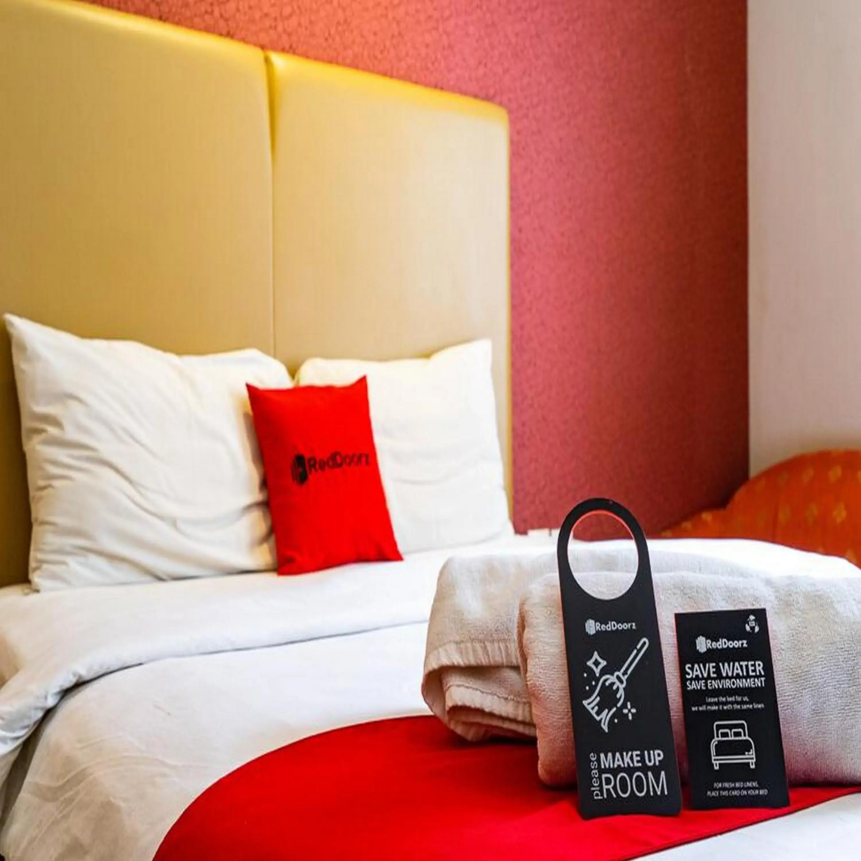 Deluxe Double Room in RedDoorz Plus at Blue Pacific Blok M Deluxe Double Room in RedDoorz Plus at Blue Pacific Blok M