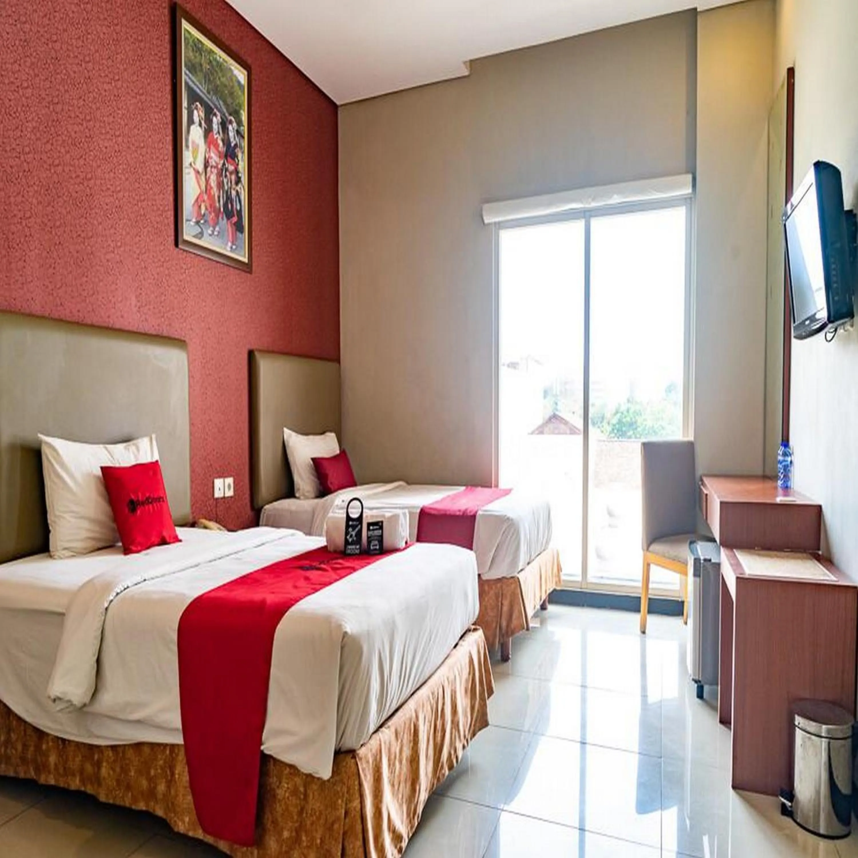 Bedroom, Bed in RedDoorz Plus at Blue Pacific Blok M