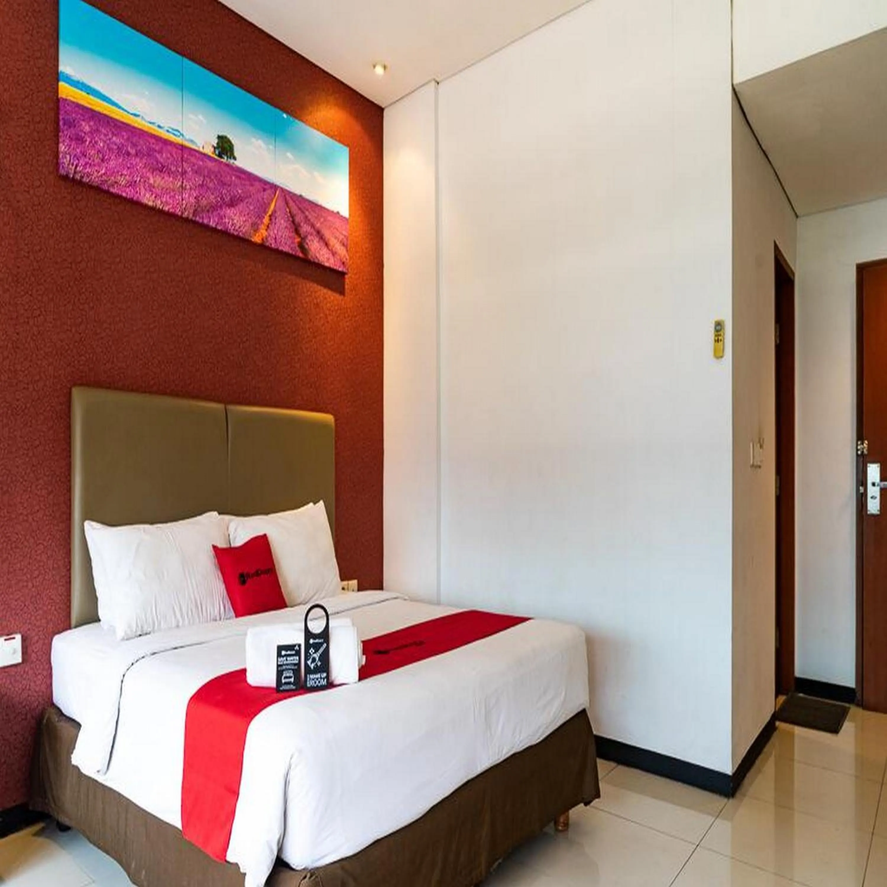 Bedroom, Bed in RedDoorz Plus at Blue Pacific Blok M