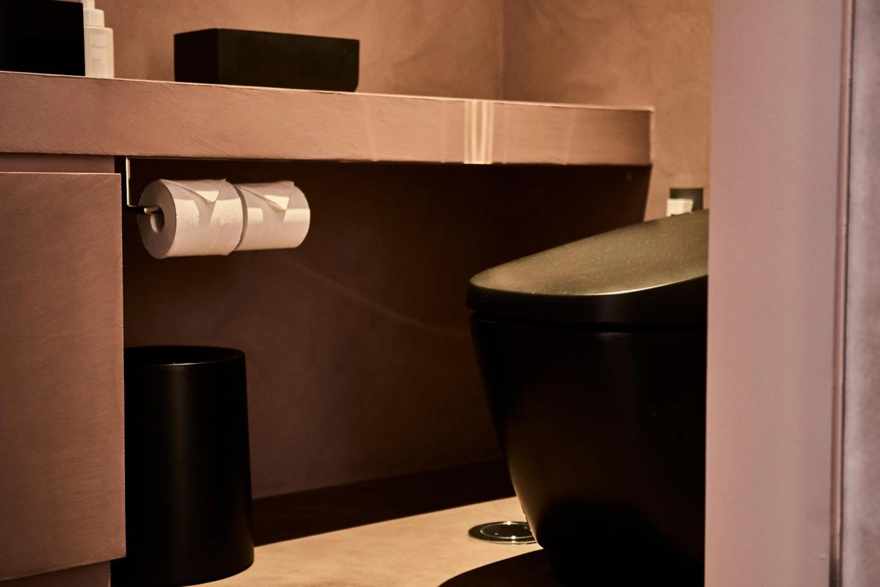 Toilet in Snow Peak YAKEI SUITE ABURAYAMA FUKUOKA