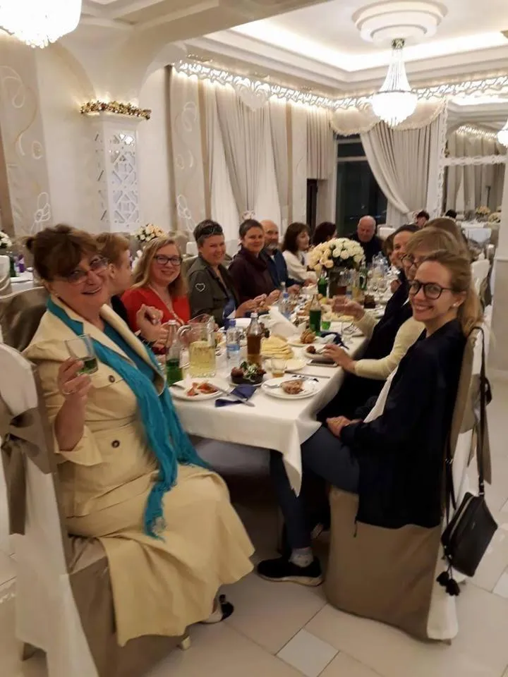 Restaurant/places to eat in Lux Palace Hotel