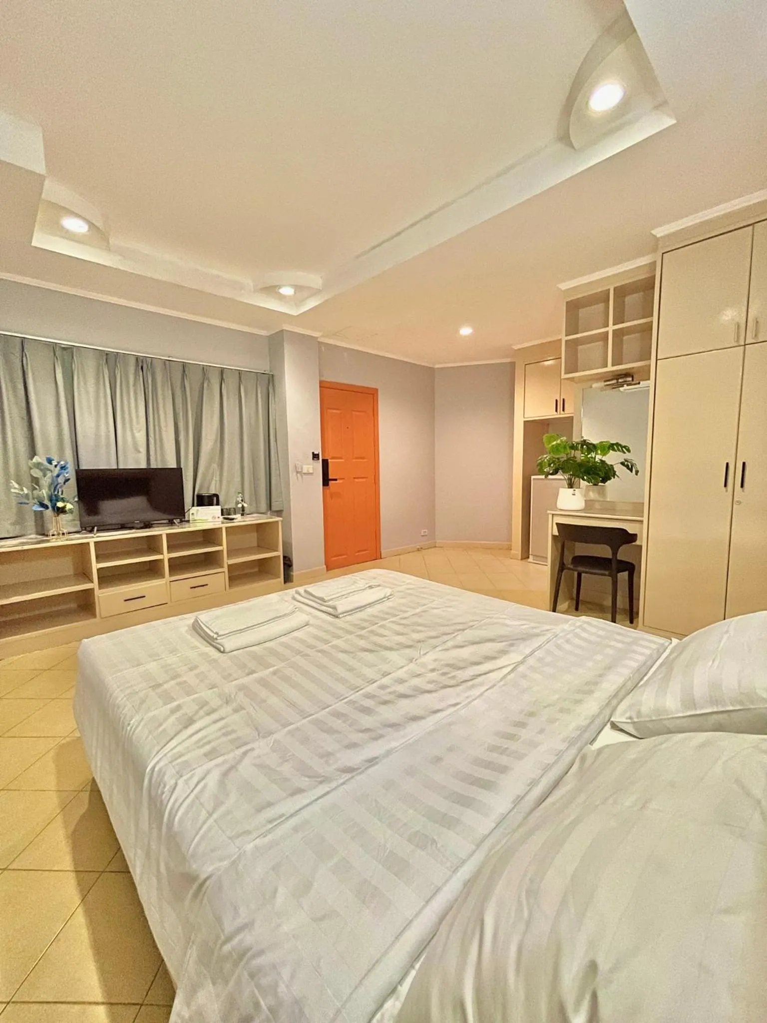 Bed in Nona Pattaya Hotel