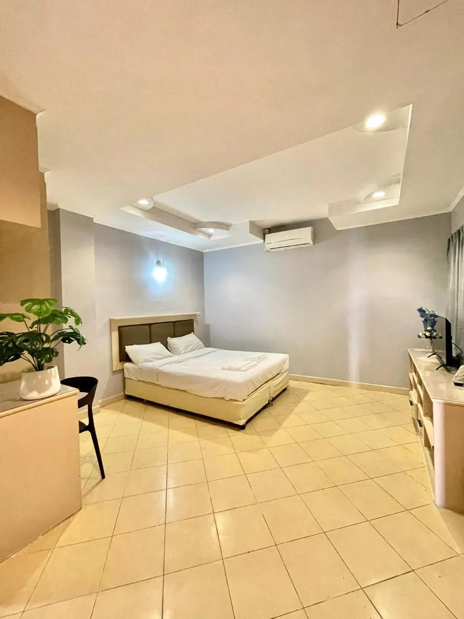 Budget Double Room in Nona Pattaya Hotel Budget Double Room in Nona Pattaya Hotel