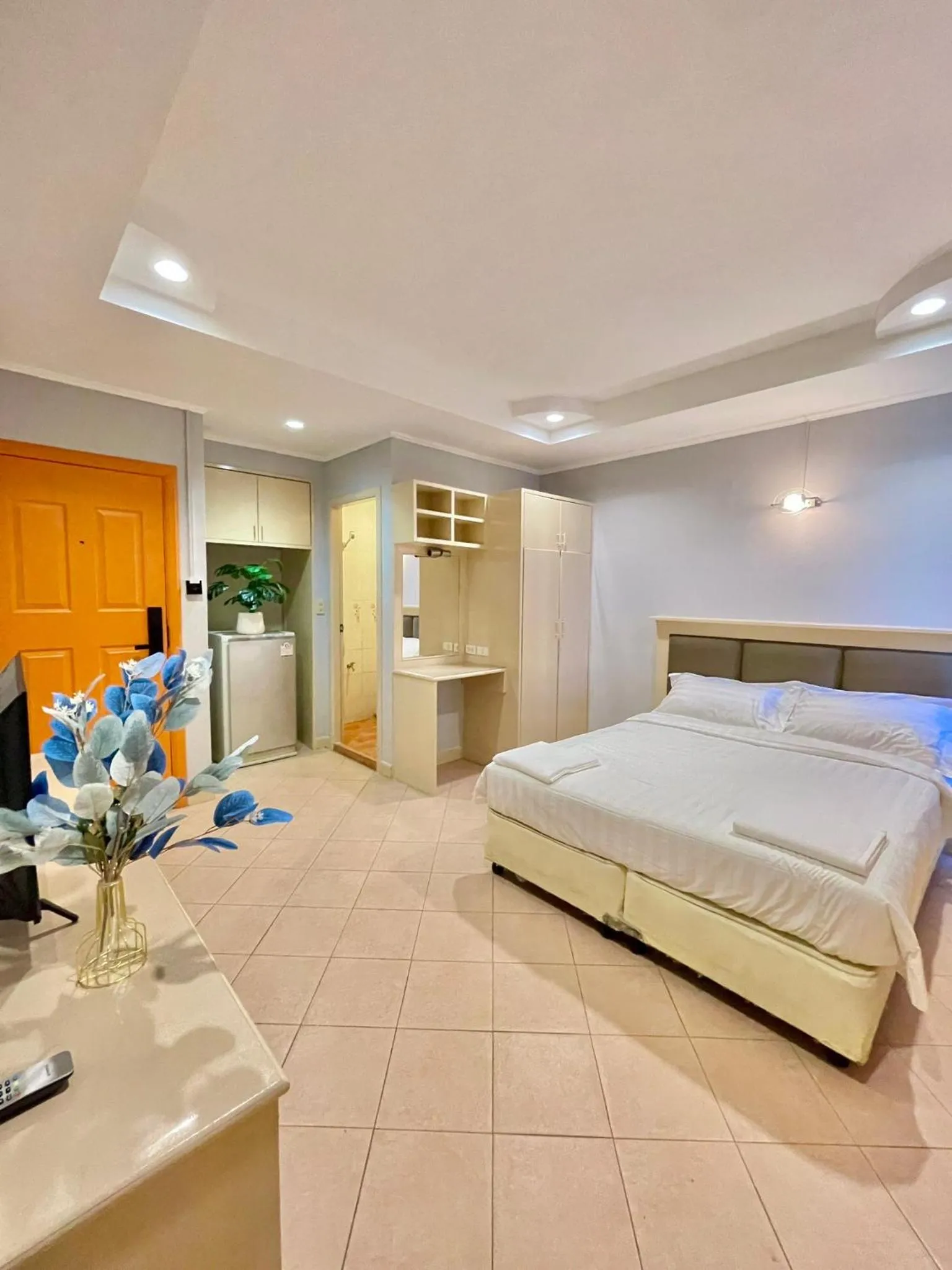 Bed in Nona Pattaya Hotel