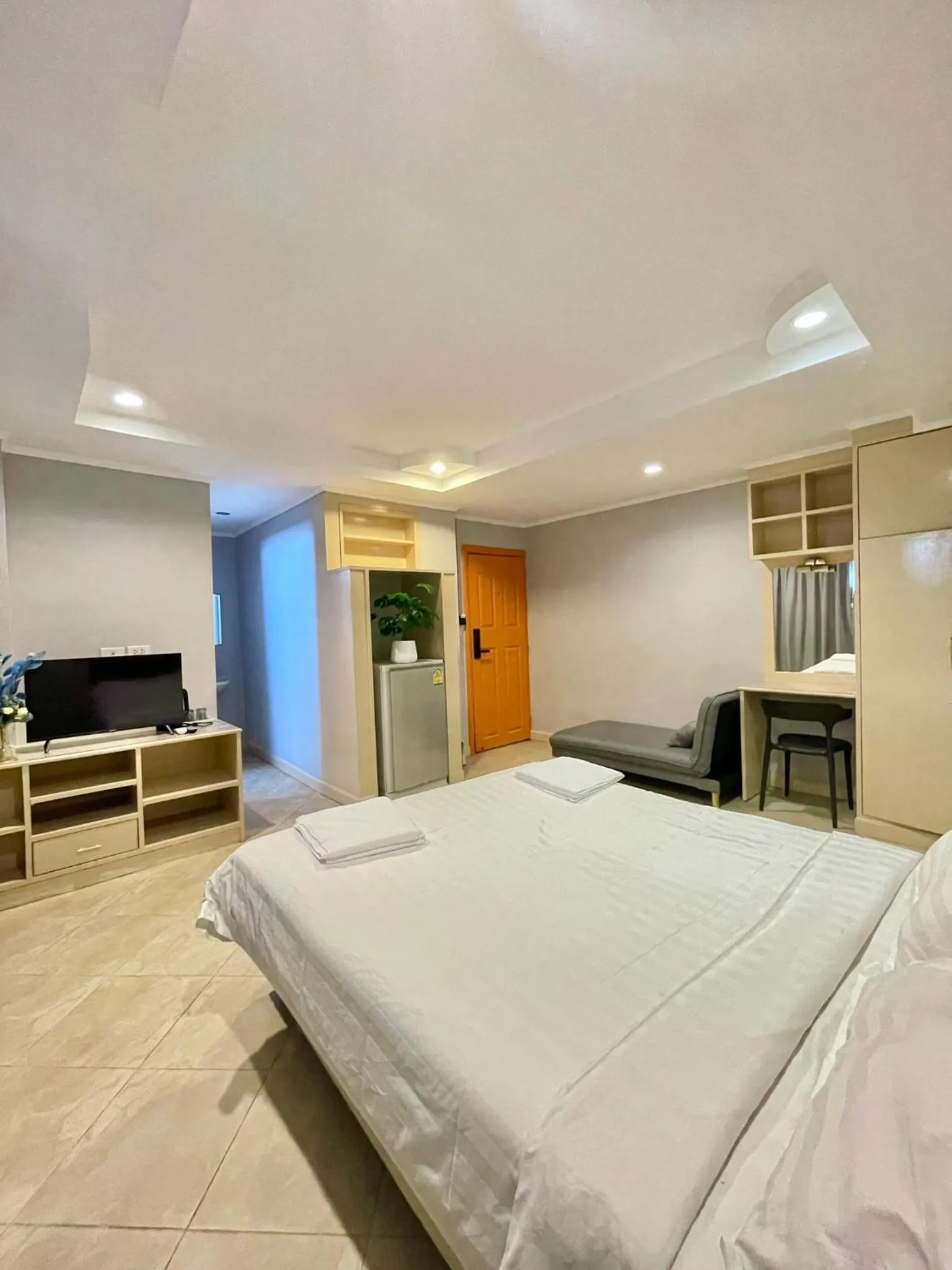Bed in Nona Pattaya Hotel