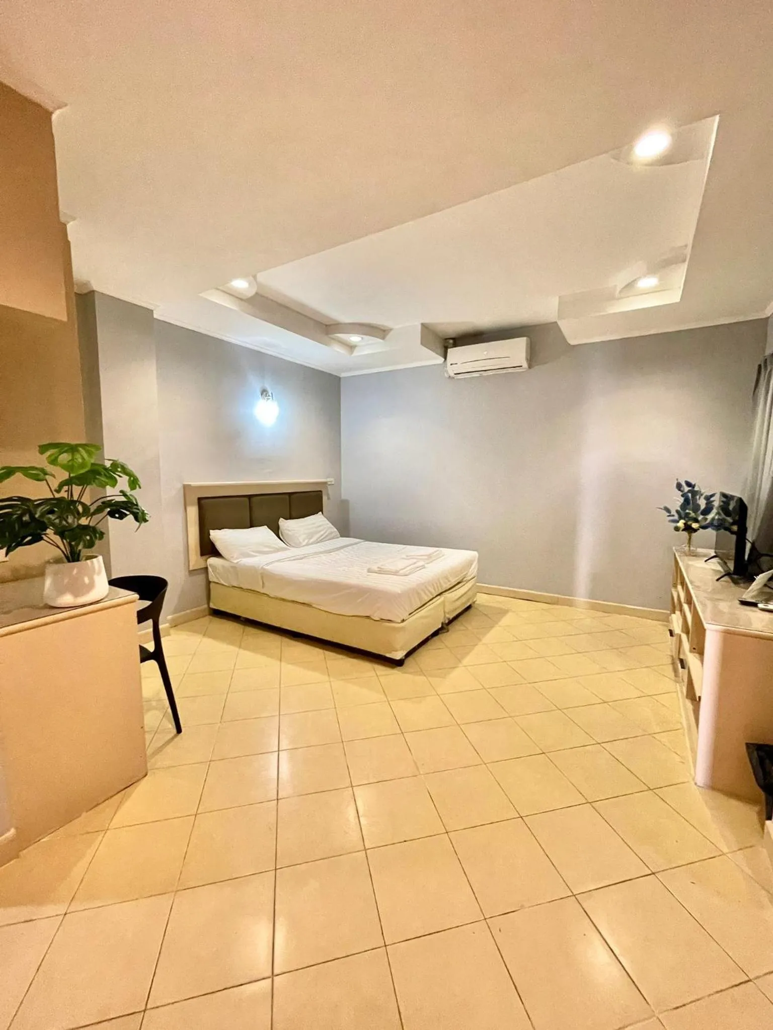 Bed in Nona Pattaya Hotel