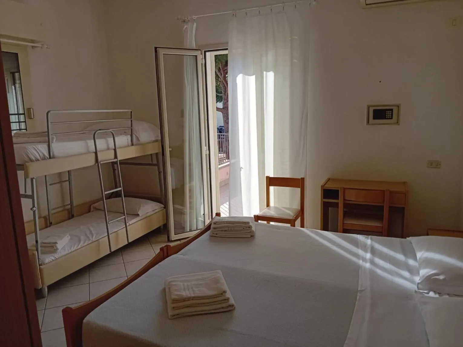 Bedroom, Bed in Hotel Serafini Misano Adriatico