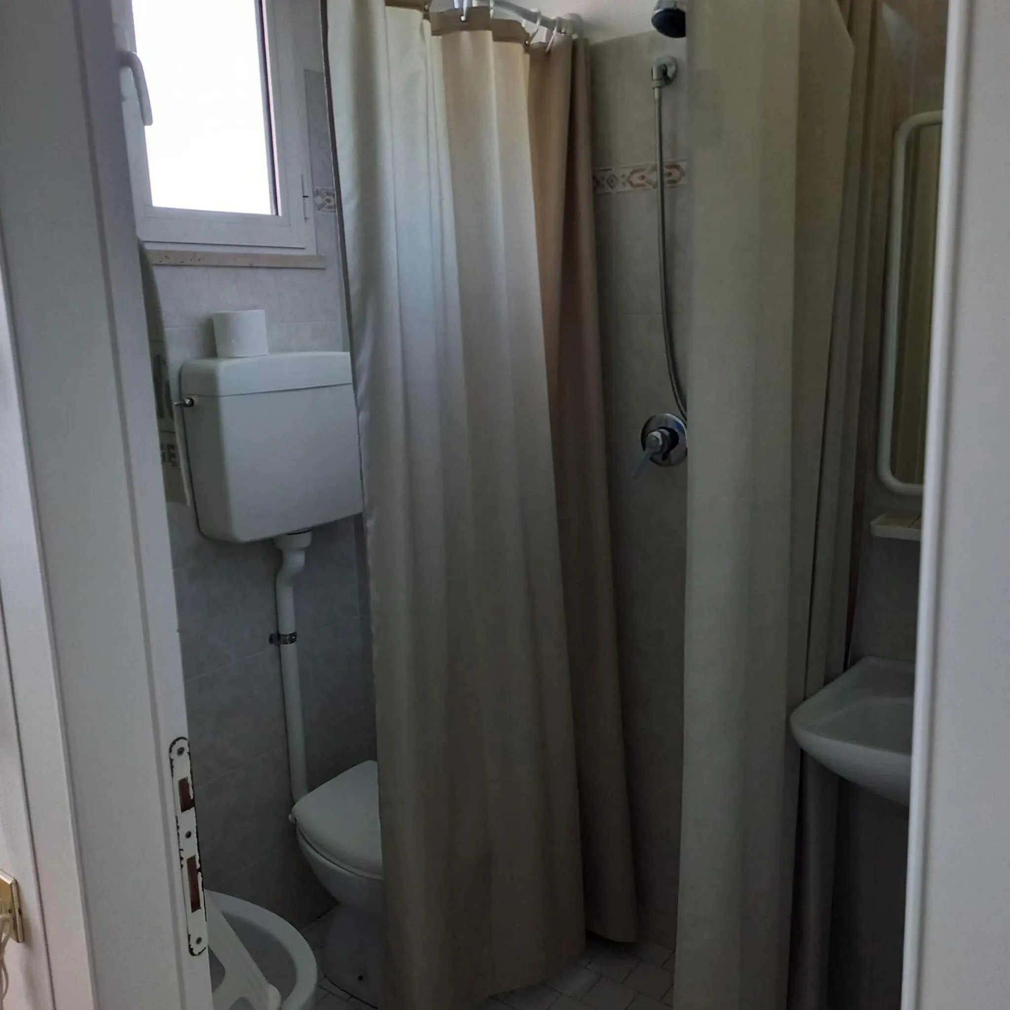 Shower in Hotel Serafini Misano Adriatico