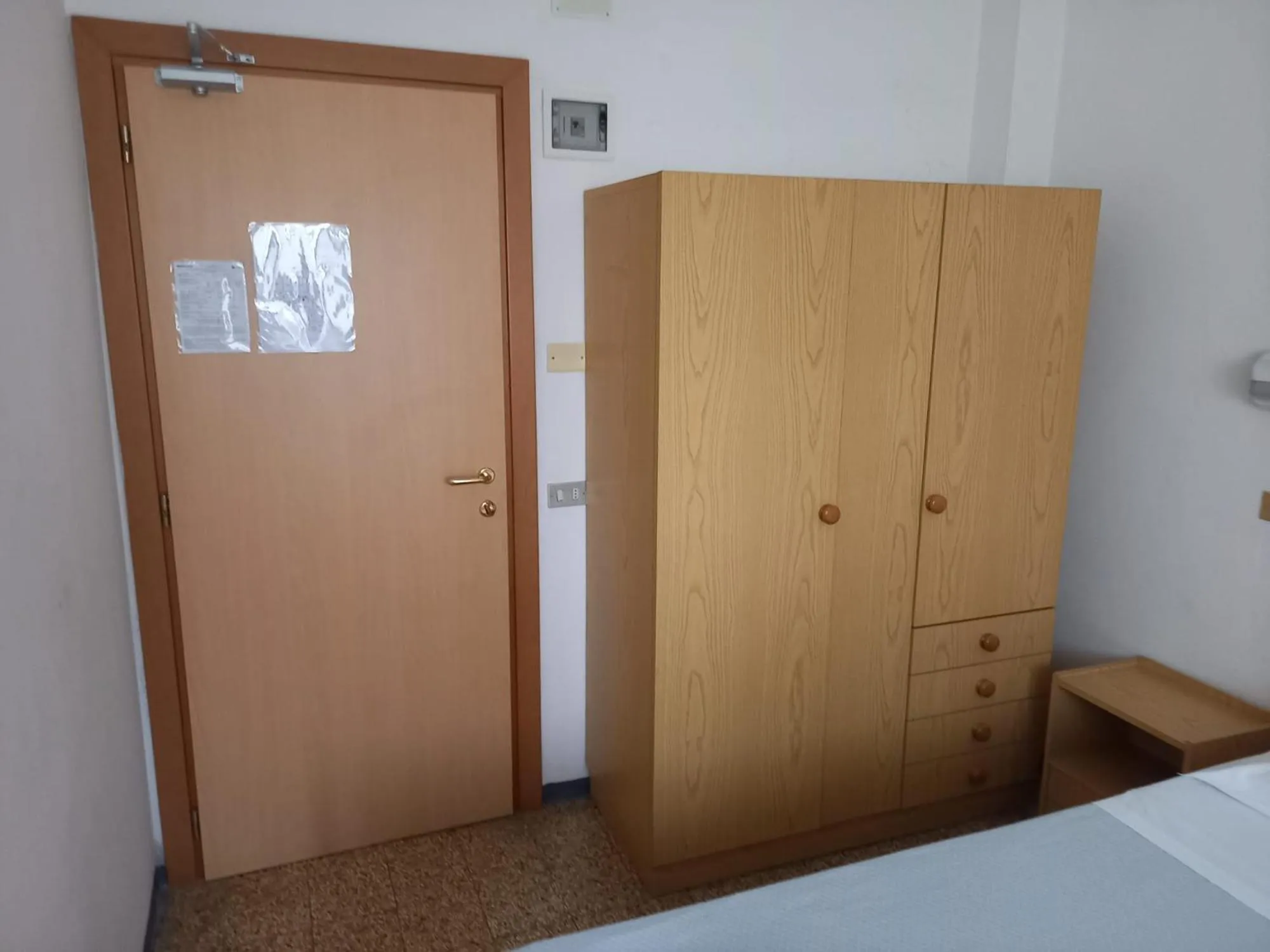 wardrobe, Bed in Hotel Serafini Misano Adriatico