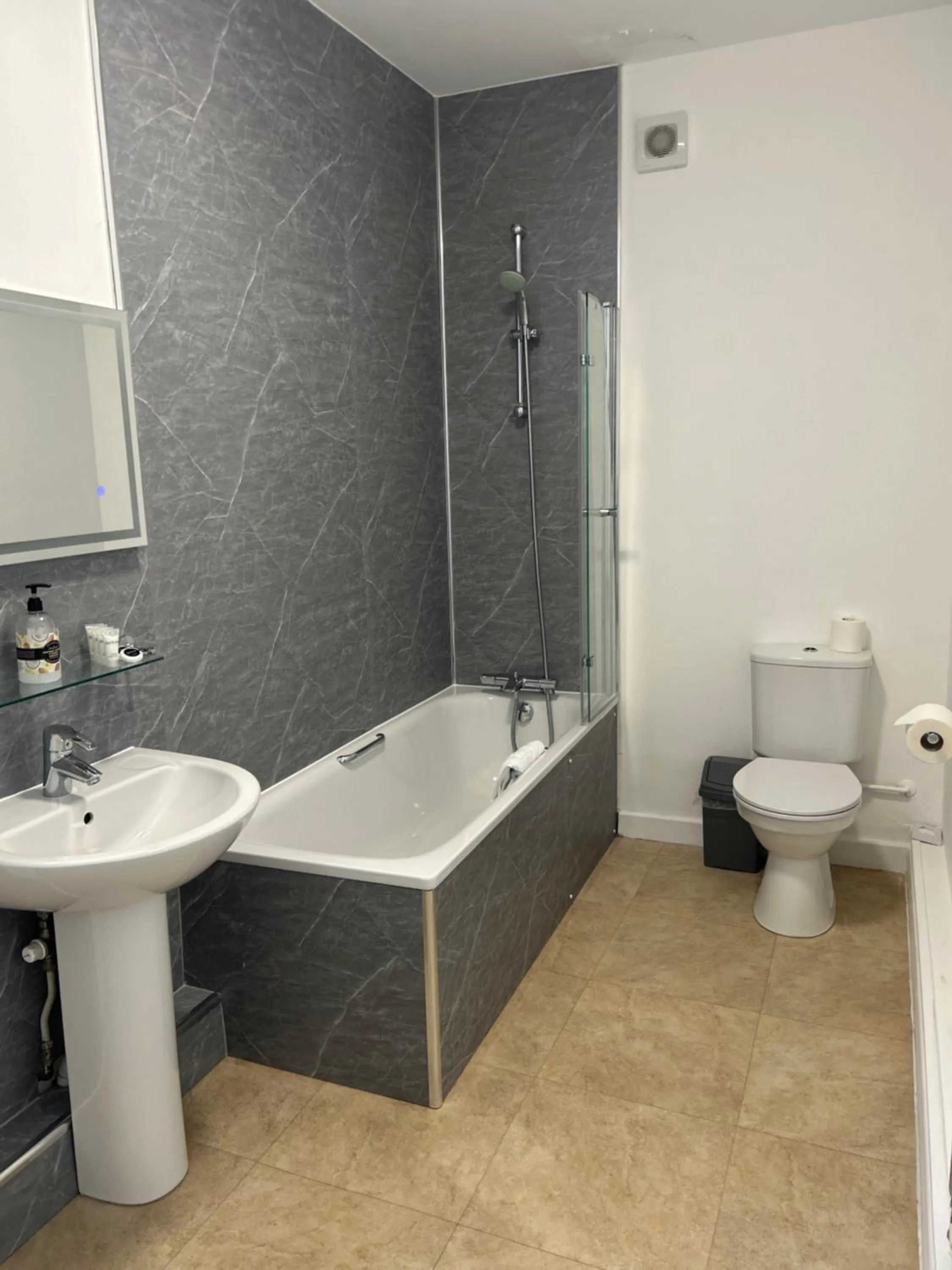 Toilet in THE LORD NELSON HOTEL