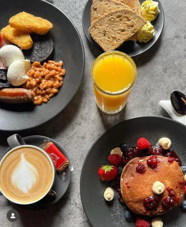 Food and drinks in THE LORD NELSON HOTEL