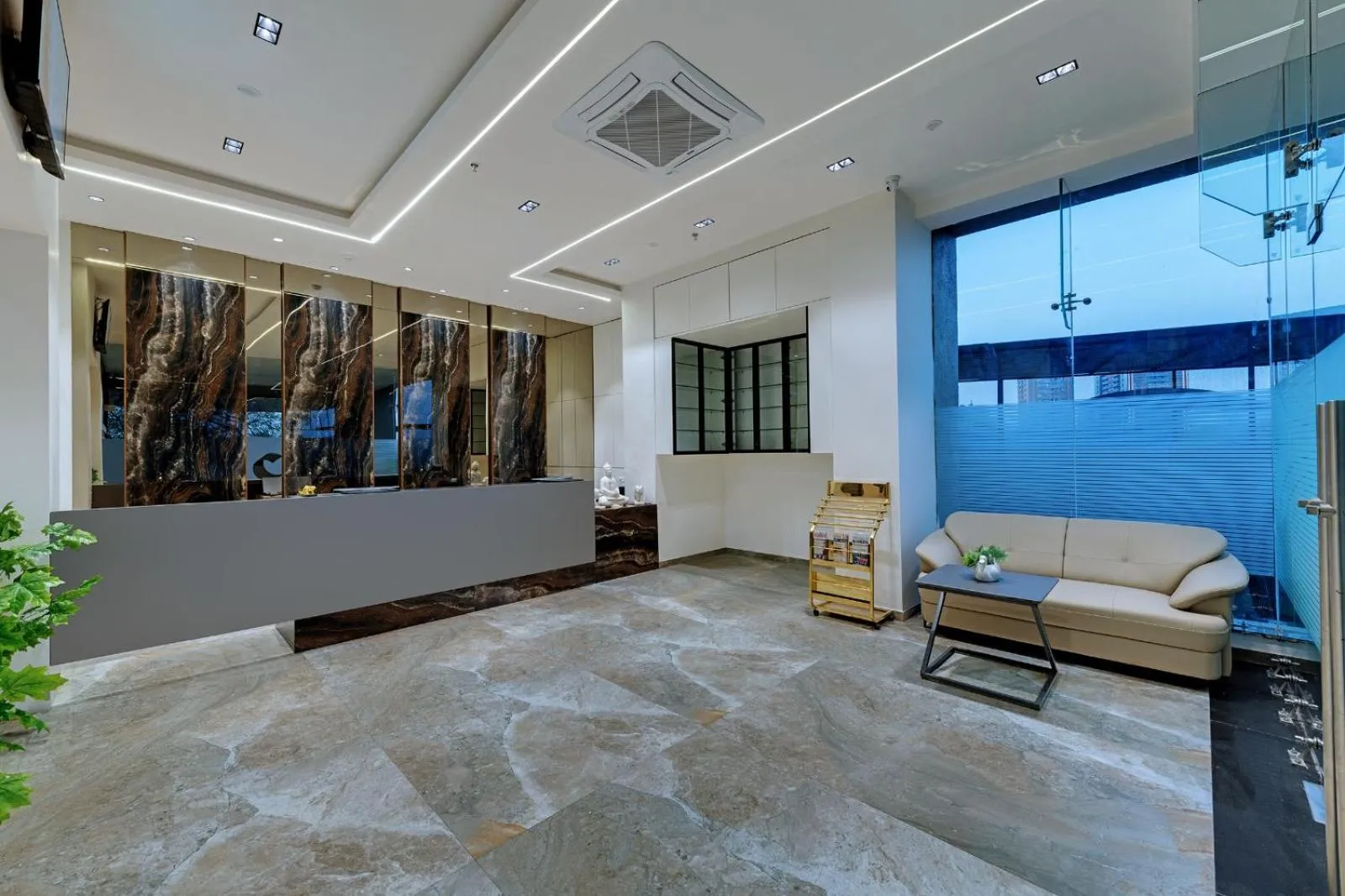 Lobby or reception in Comfort Inn Sapphire Chandkheda, Ahmedabad