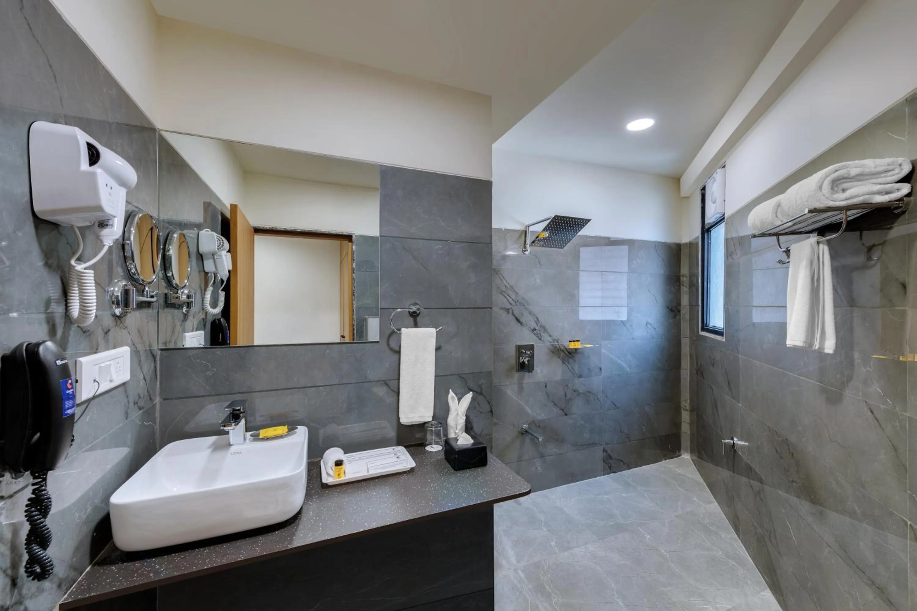 Bathroom in Comfort Inn Sapphire Chandkheda, Ahmedabad