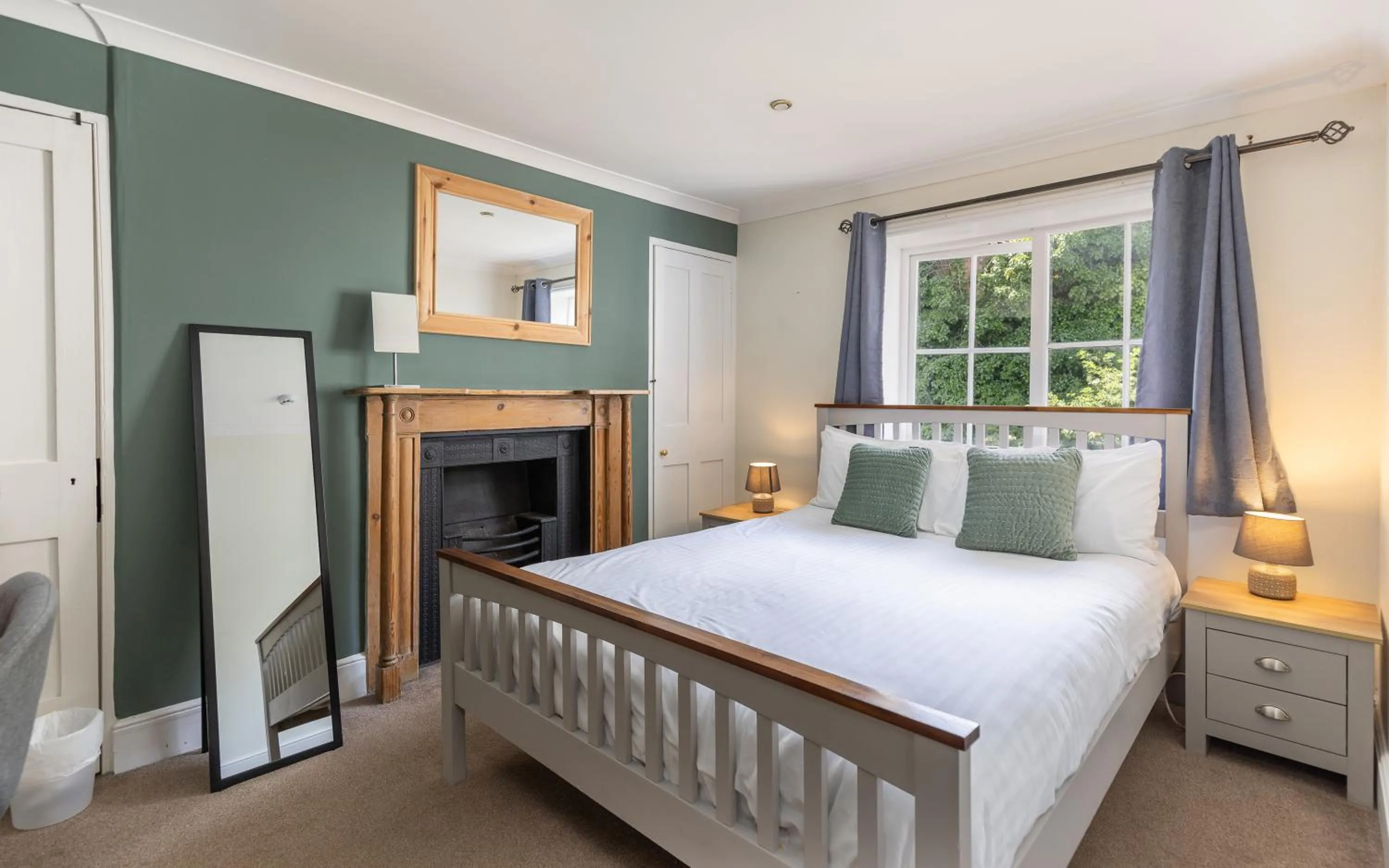 Bed in Hewitt's Restaurant & Rooms