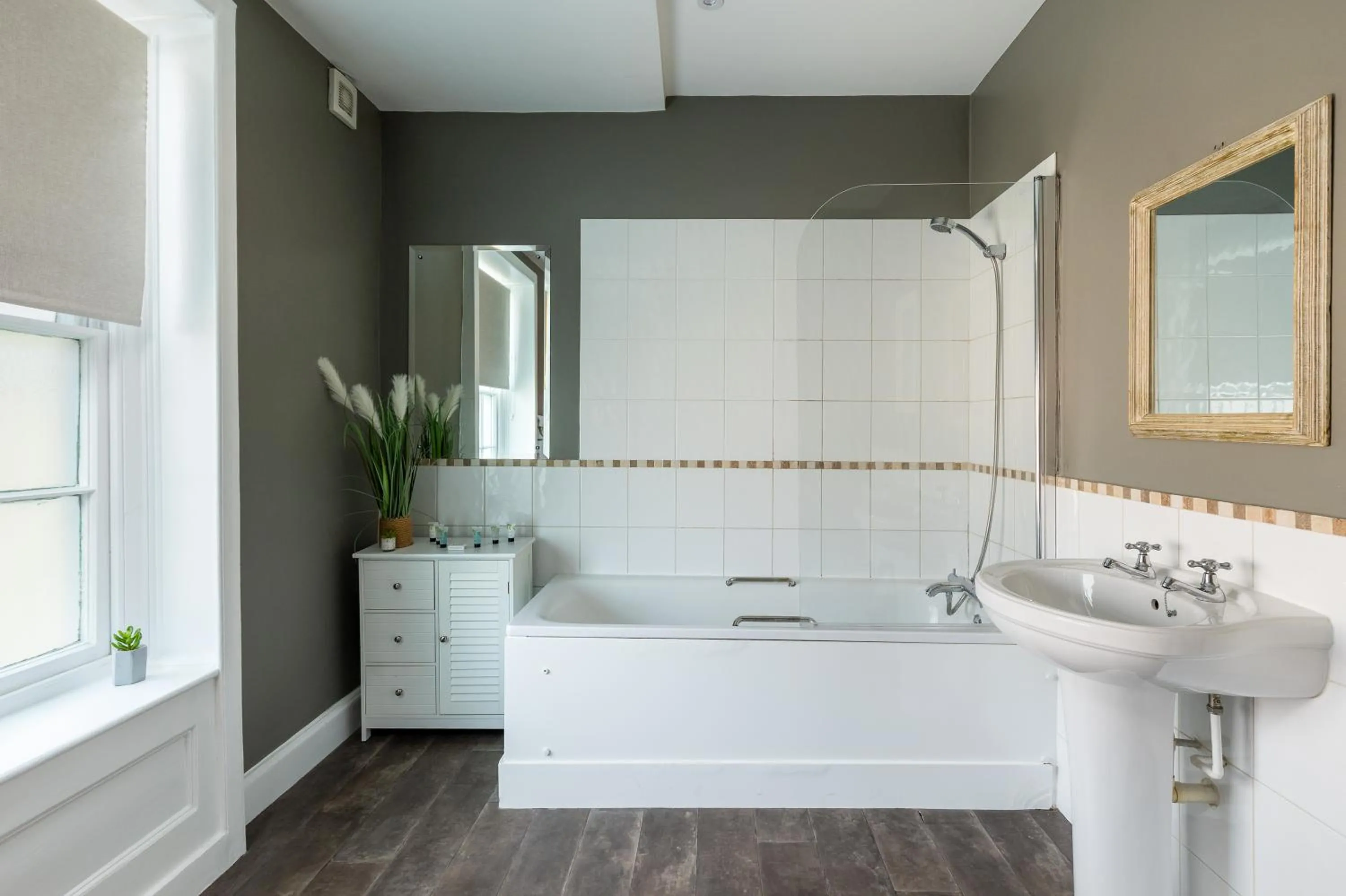 Bathroom in Hewitt's Restaurant & Rooms