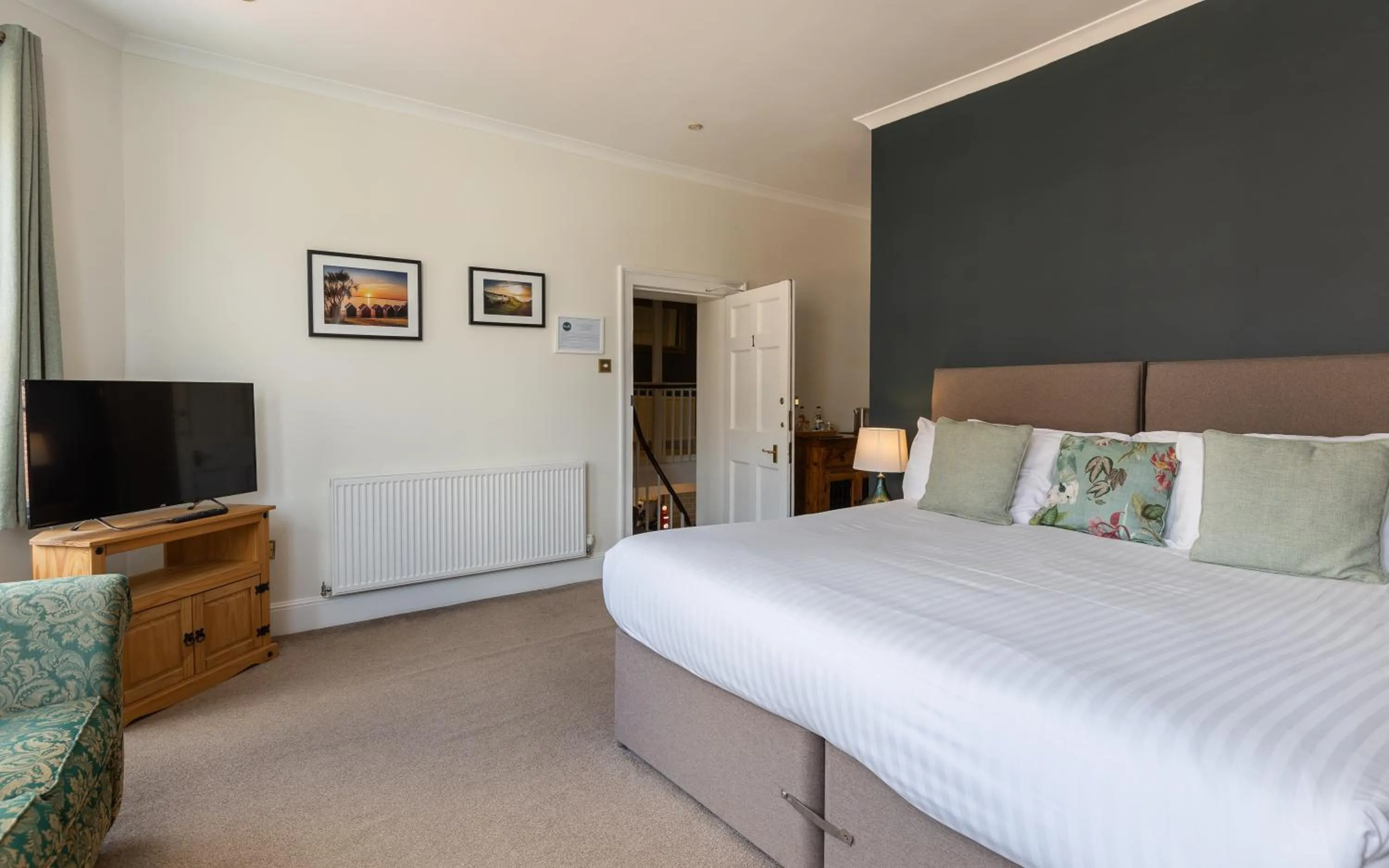 Bed in Hewitt's Restaurant & Rooms
