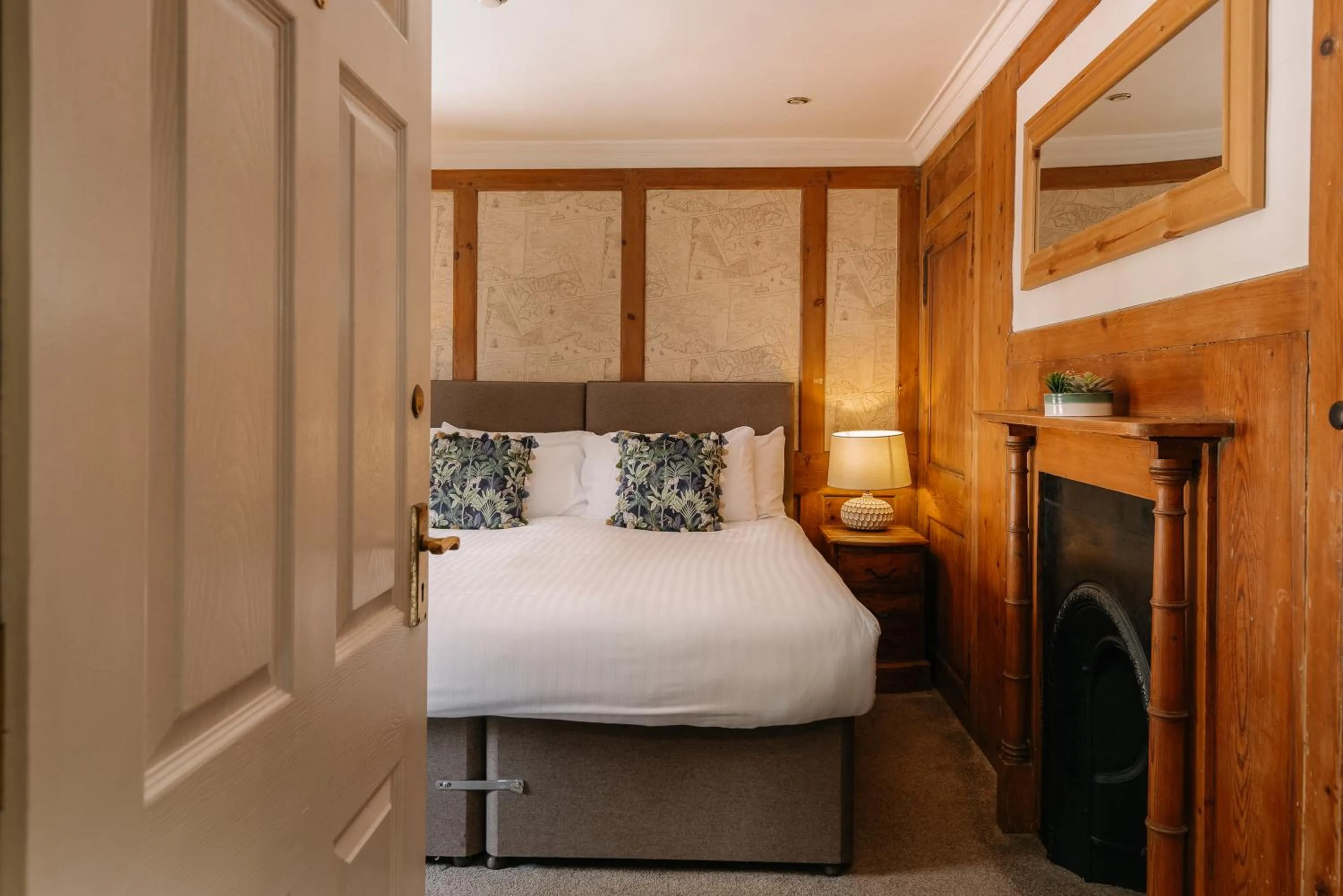 Bed in Hewitt's Restaurant & Rooms