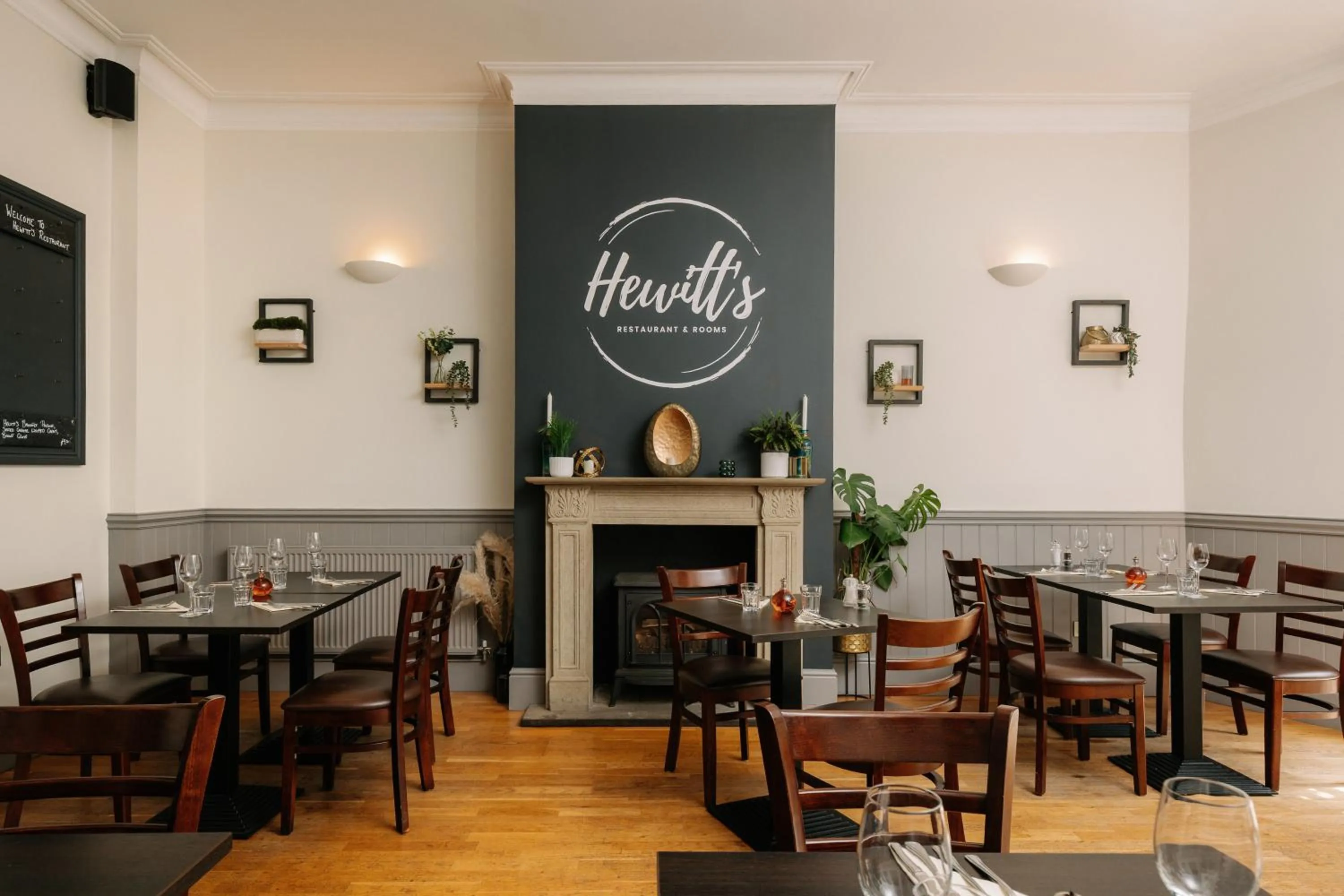 Restaurant/places to eat in Hewitt's Restaurant & Rooms