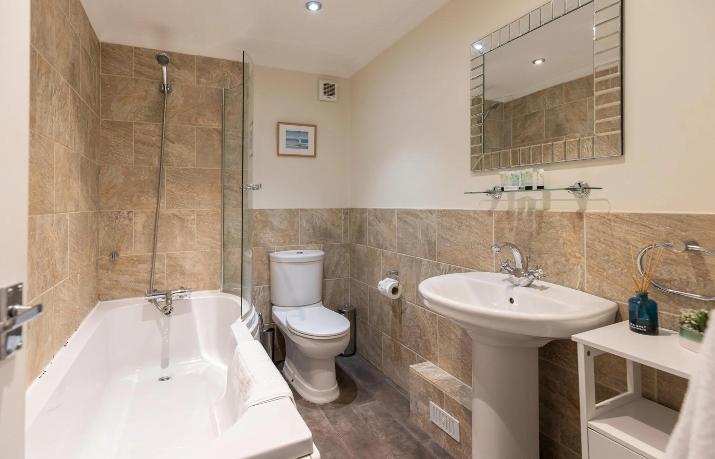 Bathroom in Hewitt's Restaurant & Rooms