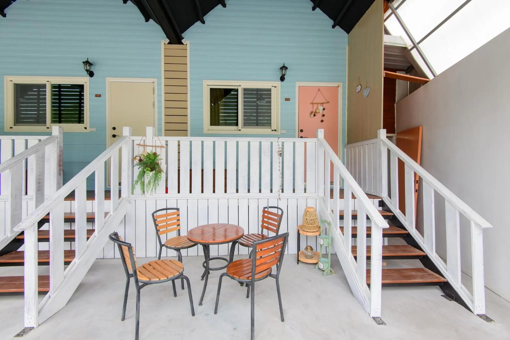 Patio in Little Lost B&B l Family&Pet Friendly