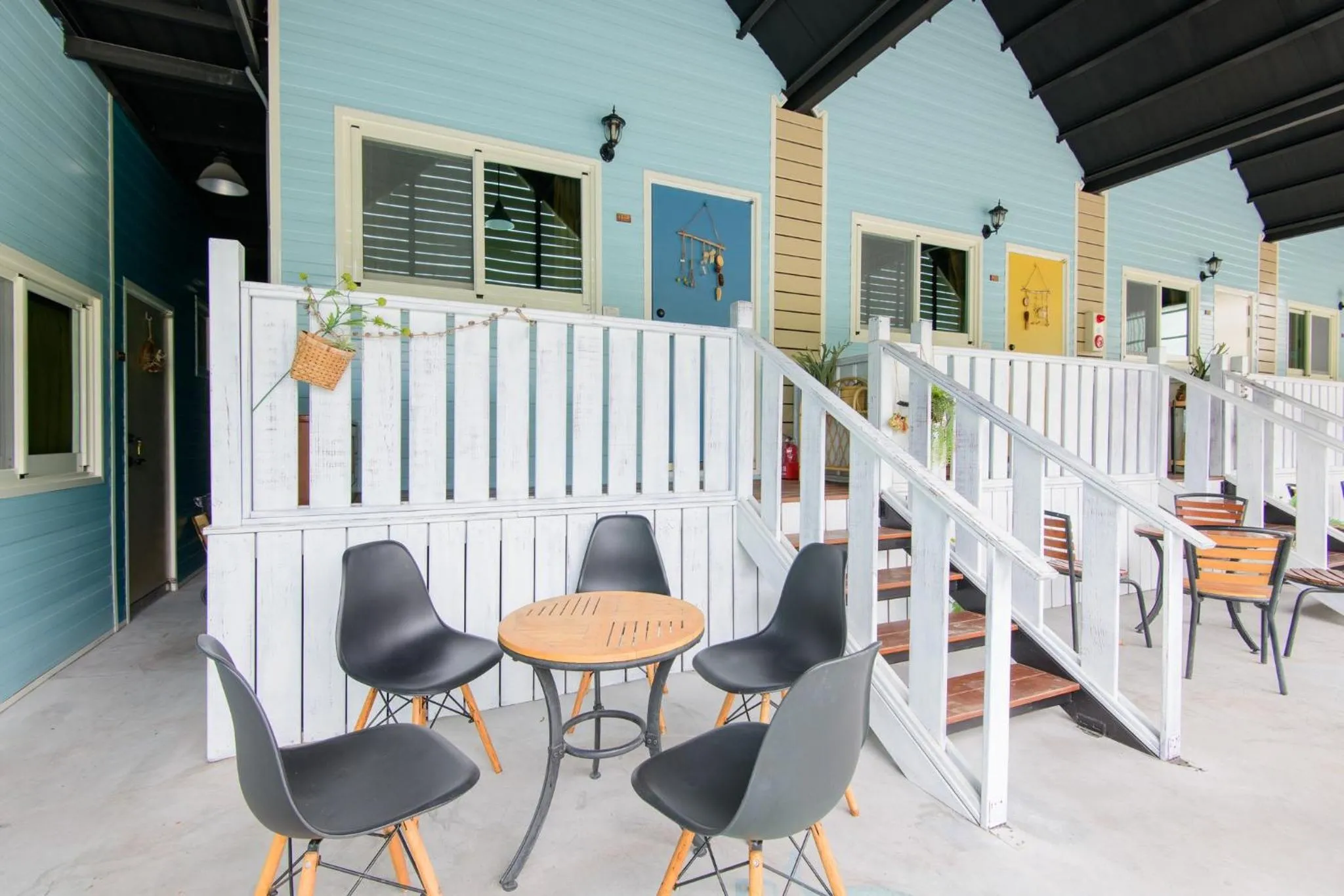 Patio in Little Lost B&B l Family&Pet Friendly