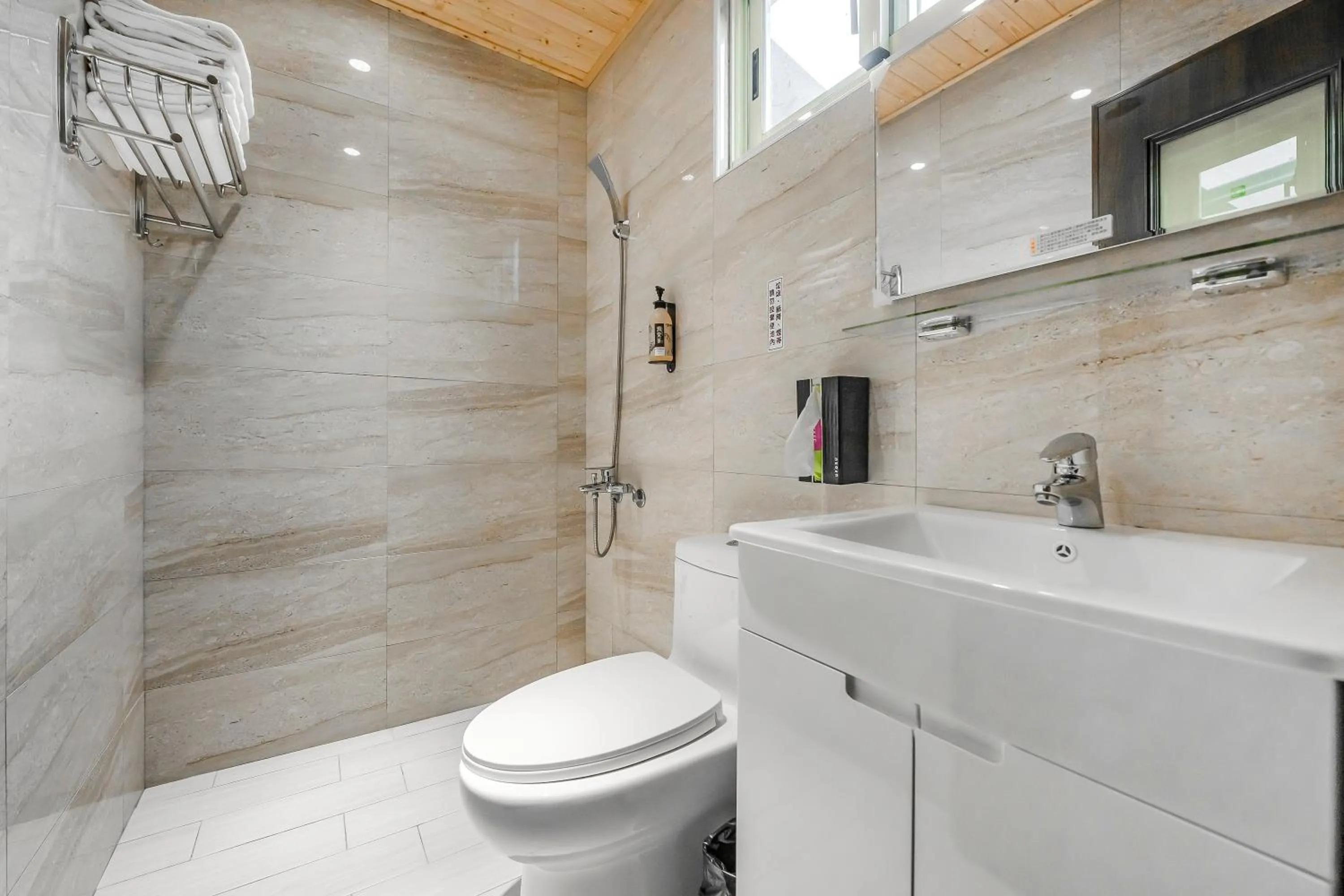Bathroom in Little Lost B&B l Family&Pet Friendly
