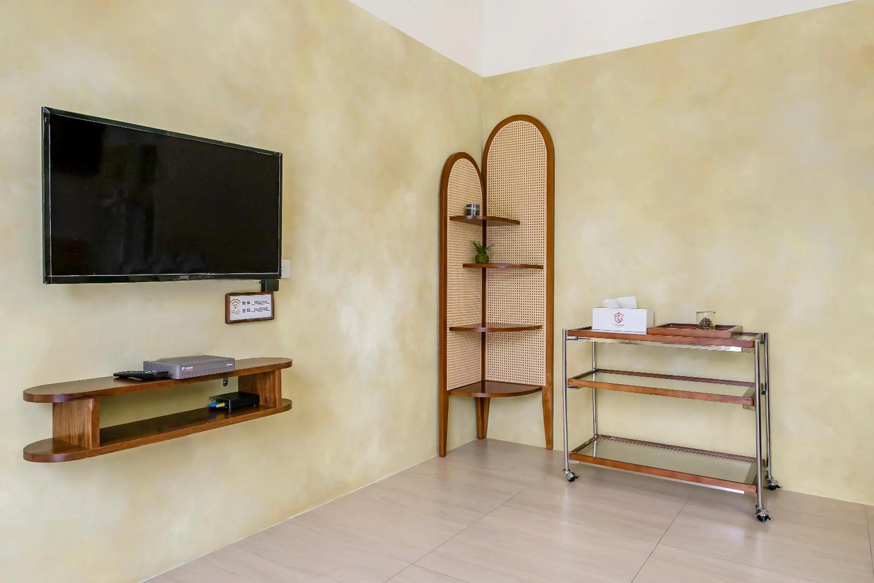 TV and multimedia, Bed in Little Lost B&B l Family&Pet Friendly