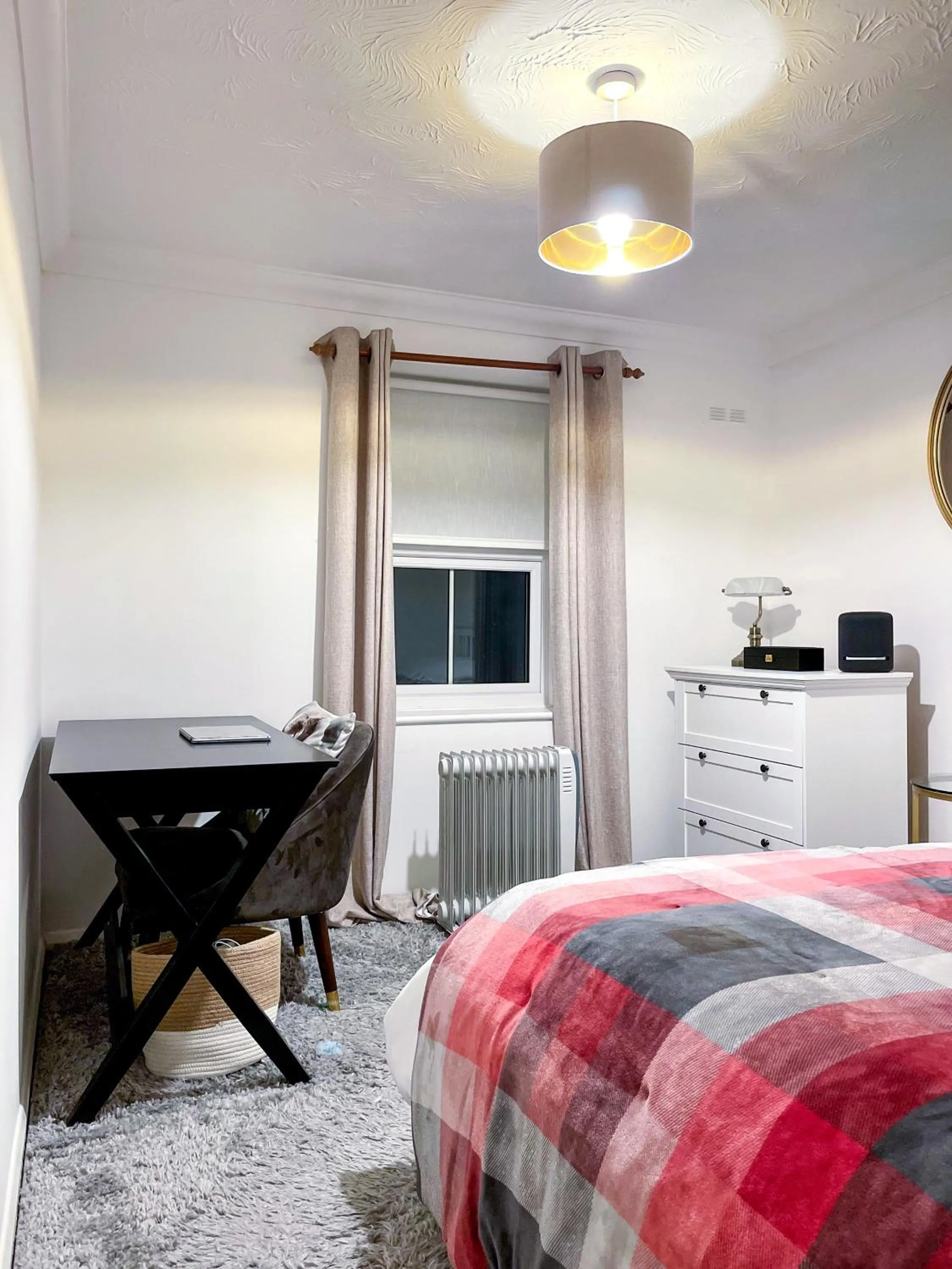 Bedroom, Bed in 1-Bed Apt Sleeps 2 20 min walk to Centre