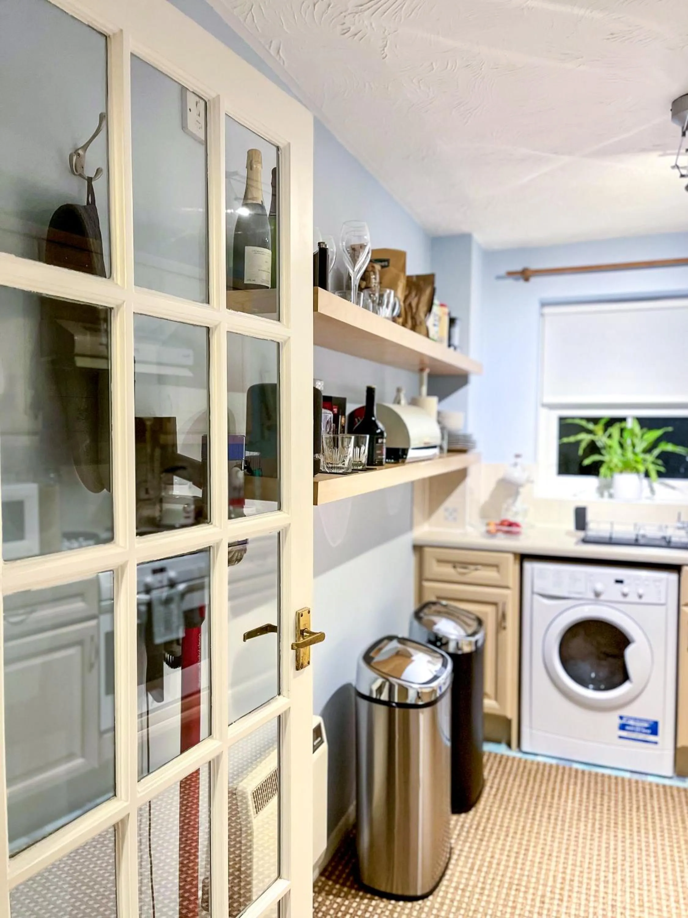 Kitchen or kitchenette in 1-Bed Apt Sleeps 2 20 min walk to Centre