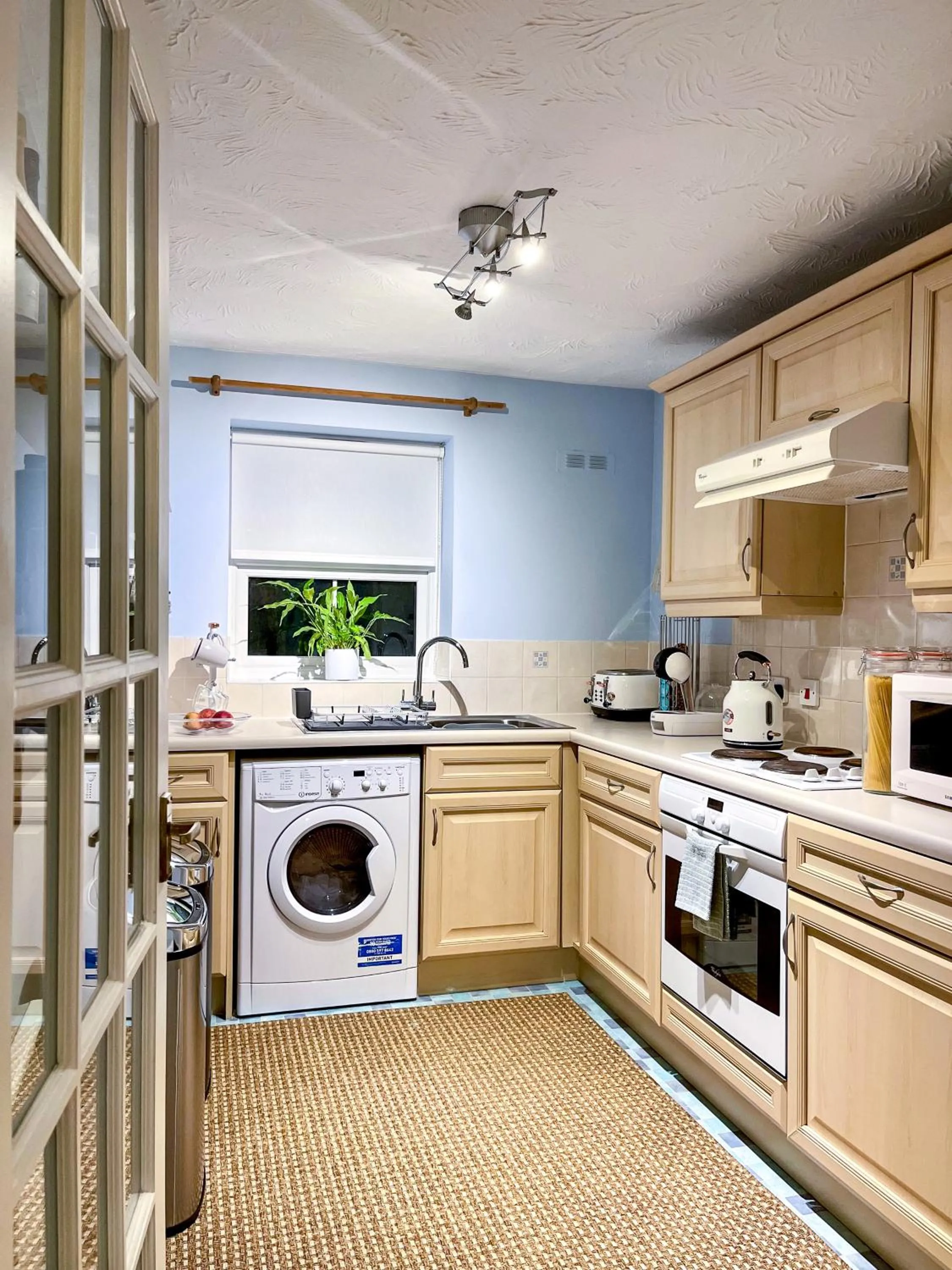 Kitchen or kitchenette in 1-Bed Apt Sleeps 2 20 min walk to Centre