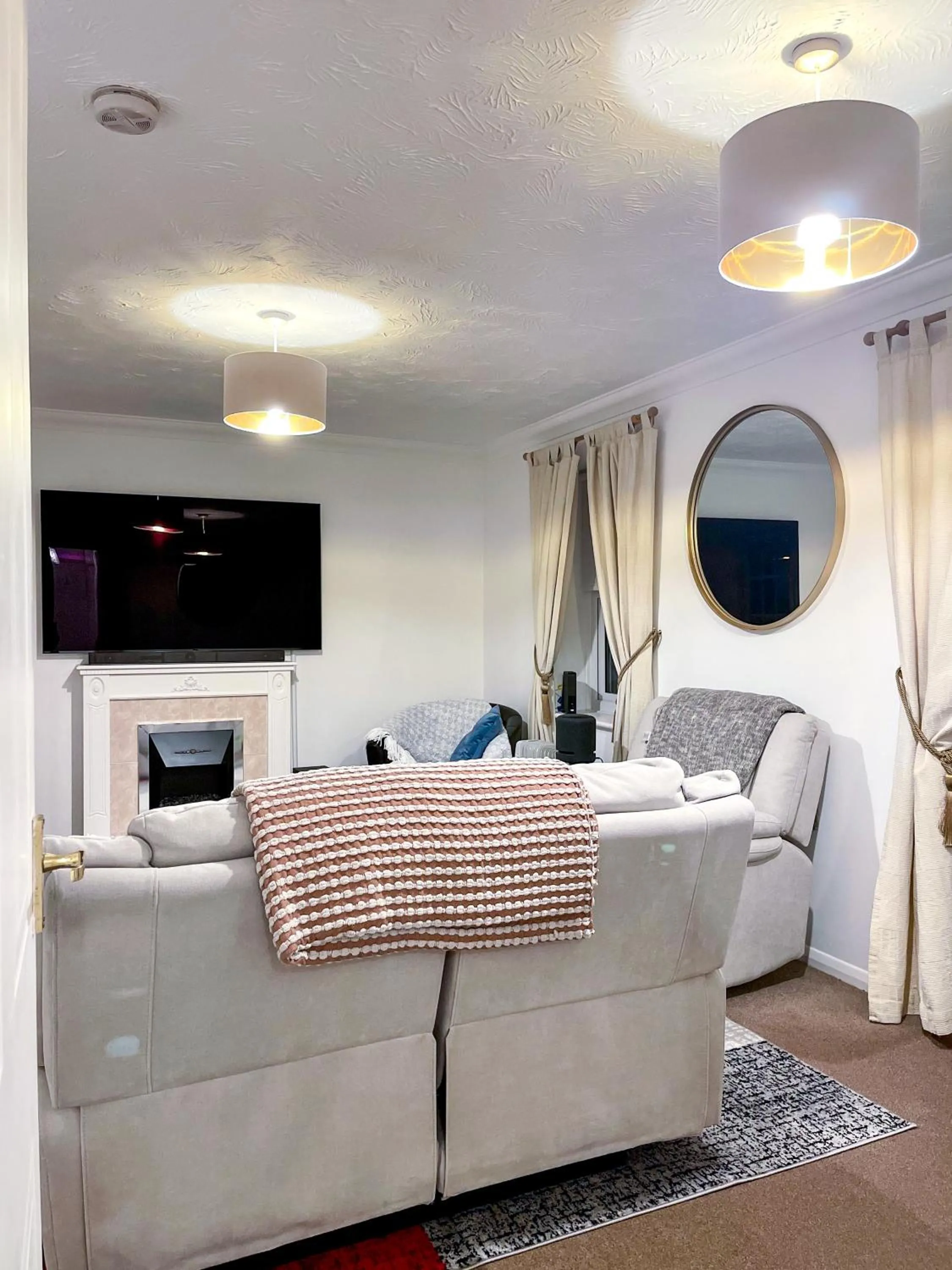 Living room in 1-Bed Apt Sleeps 2 20 min walk to Centre