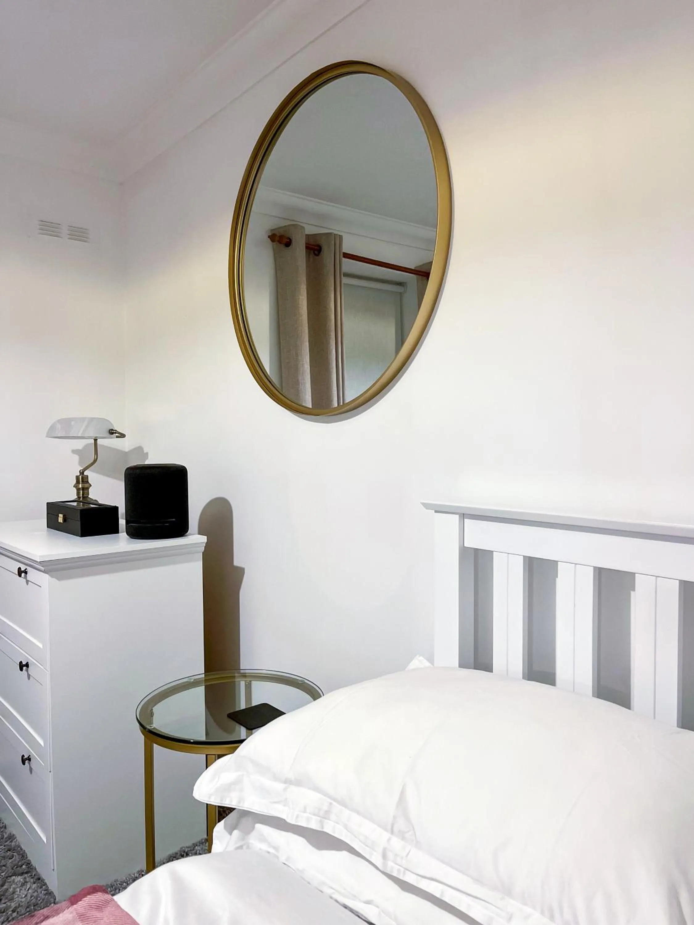 Bedroom, Bed in 1-Bed Apt Sleeps 2 20 min walk to Centre